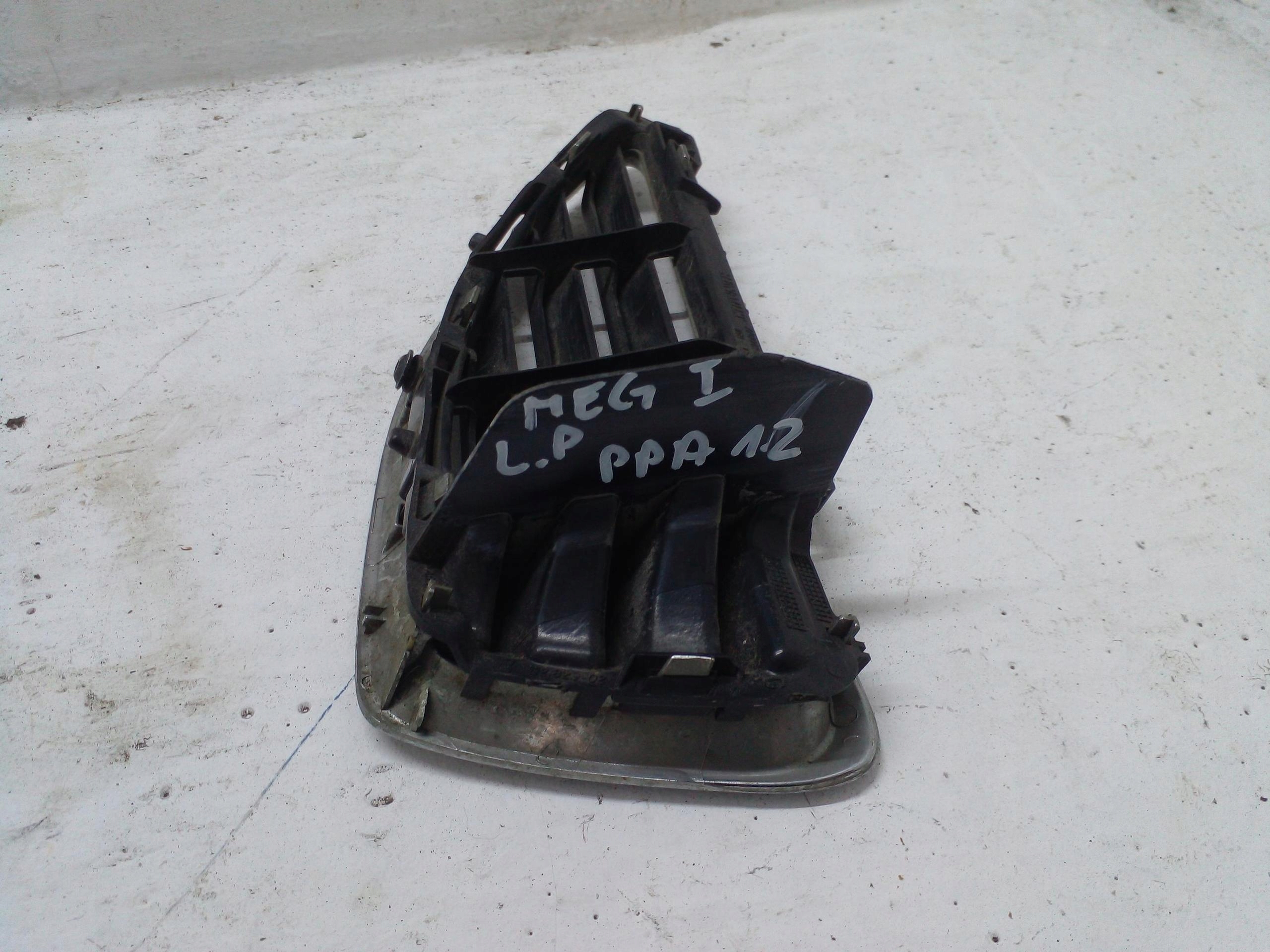 grid of a bumper left front RENAULT MEGANE and LIFT