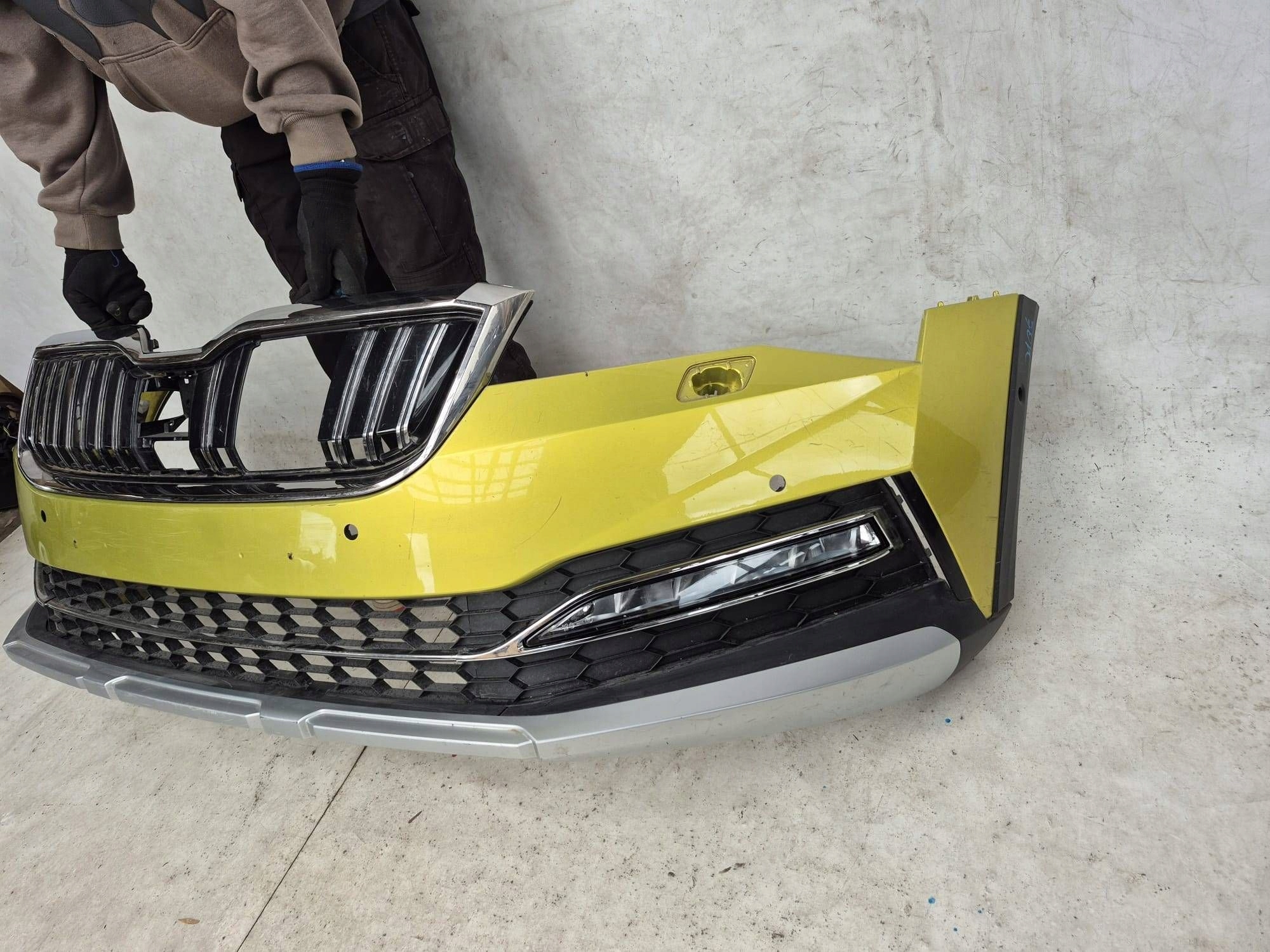 SKODA SUPERB III 3 SCOUT LIFT 19-23 bumper front front SPR PDC
