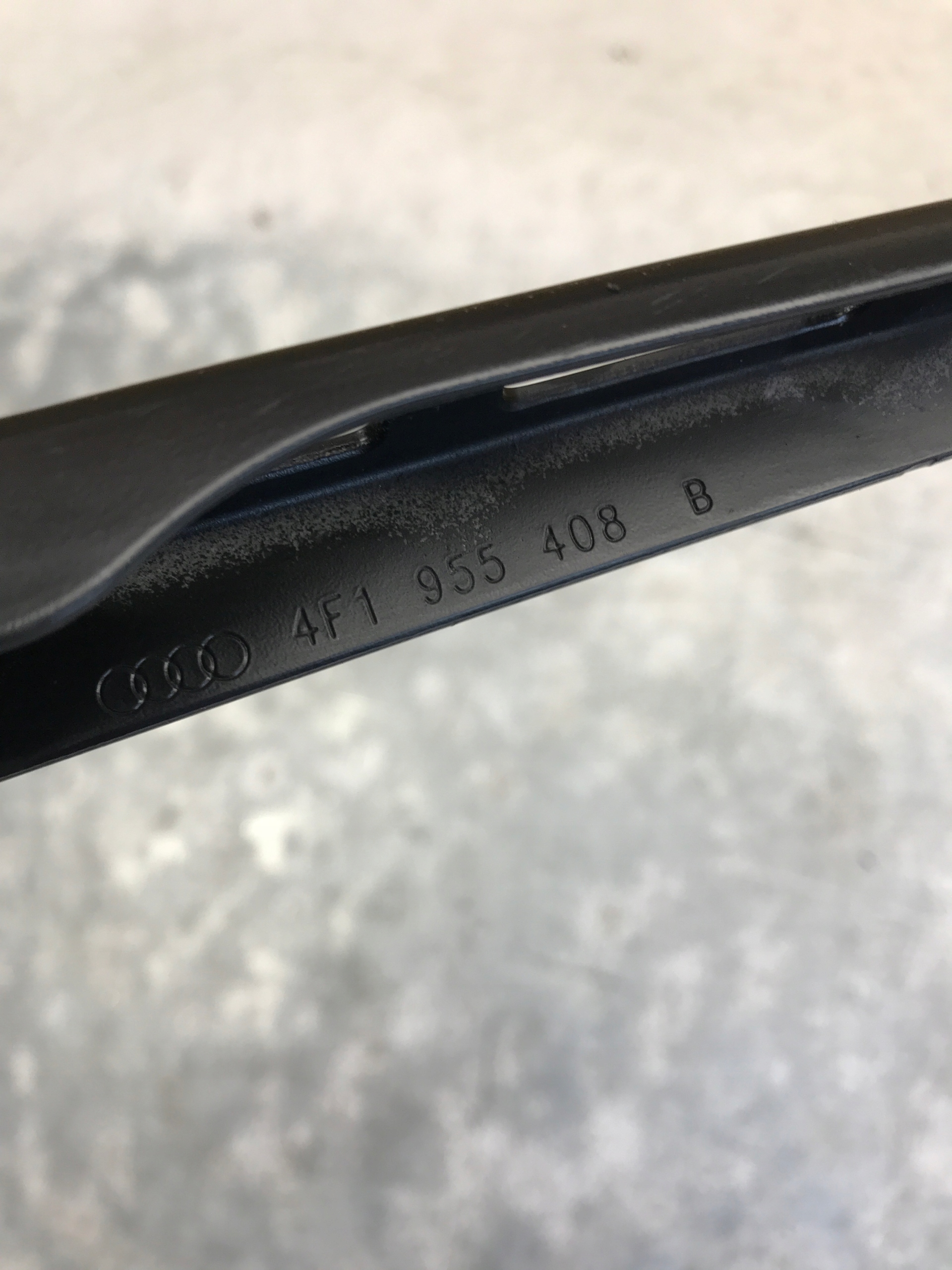 wiper arm right AUDI A6 C6 LIFT KOMBI