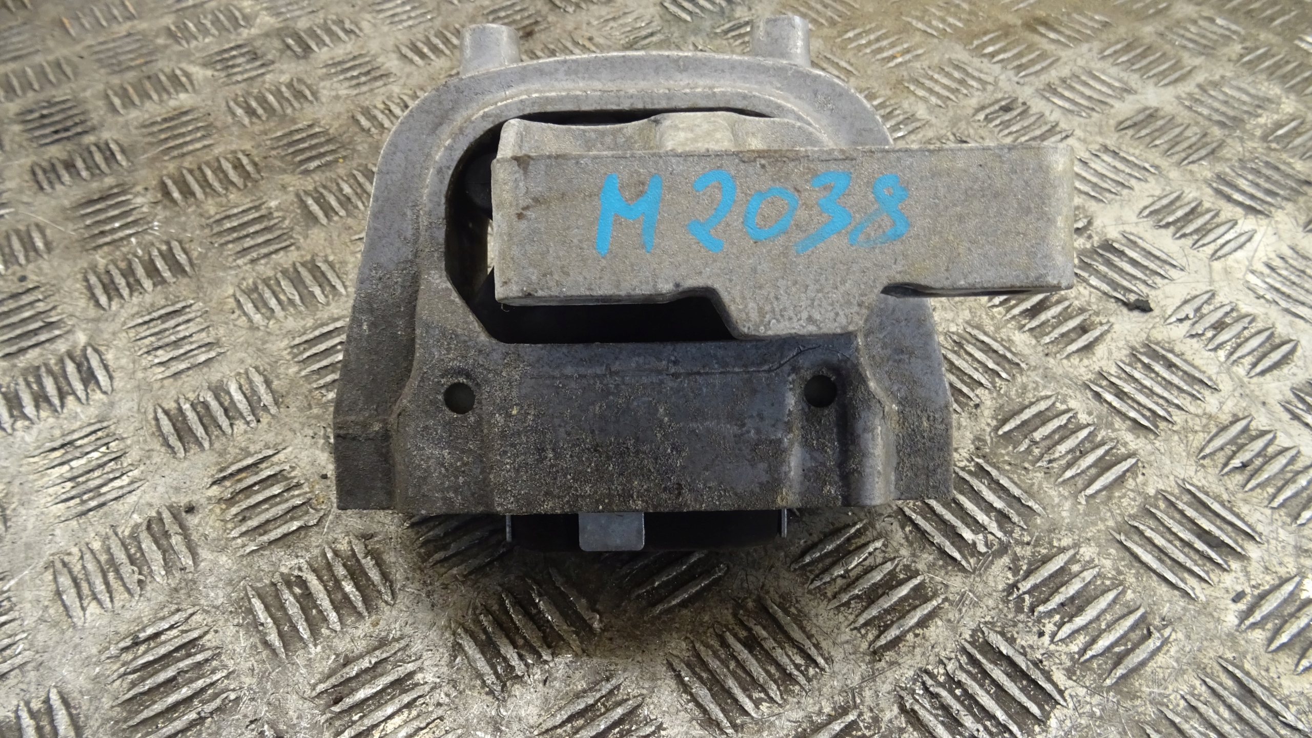 engine mount AUDI VW SEAT SKODA 3Q0199262J