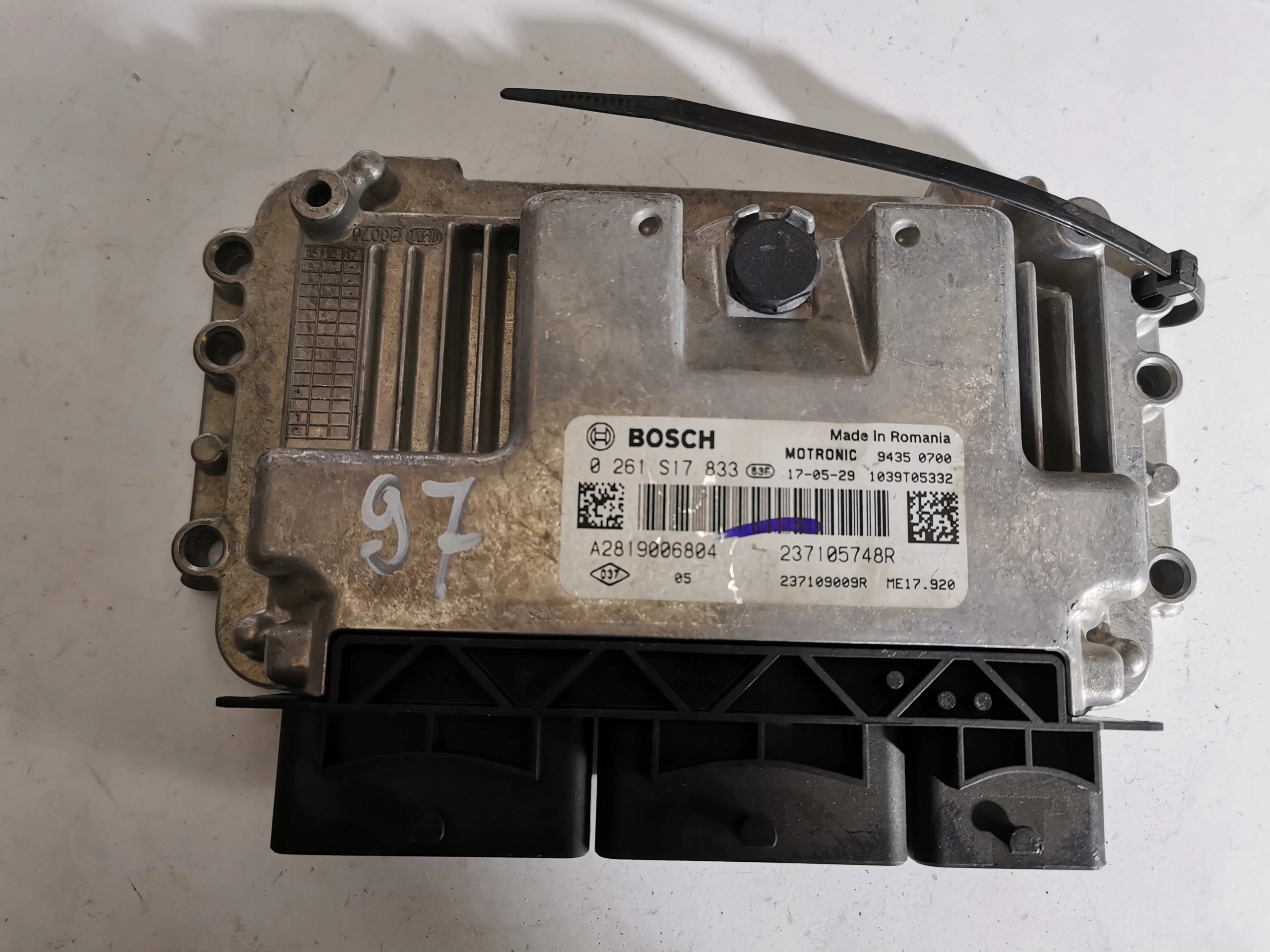 RENAULT TWINGO 1.0B 0261S17833 237105748R computer