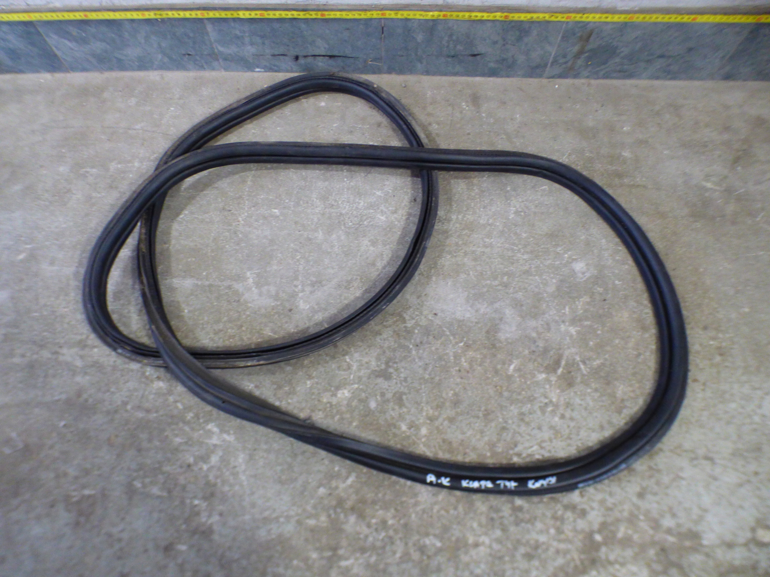 uszczelka klapy bagażnika tył OPEL ASTRA K V KOMBI