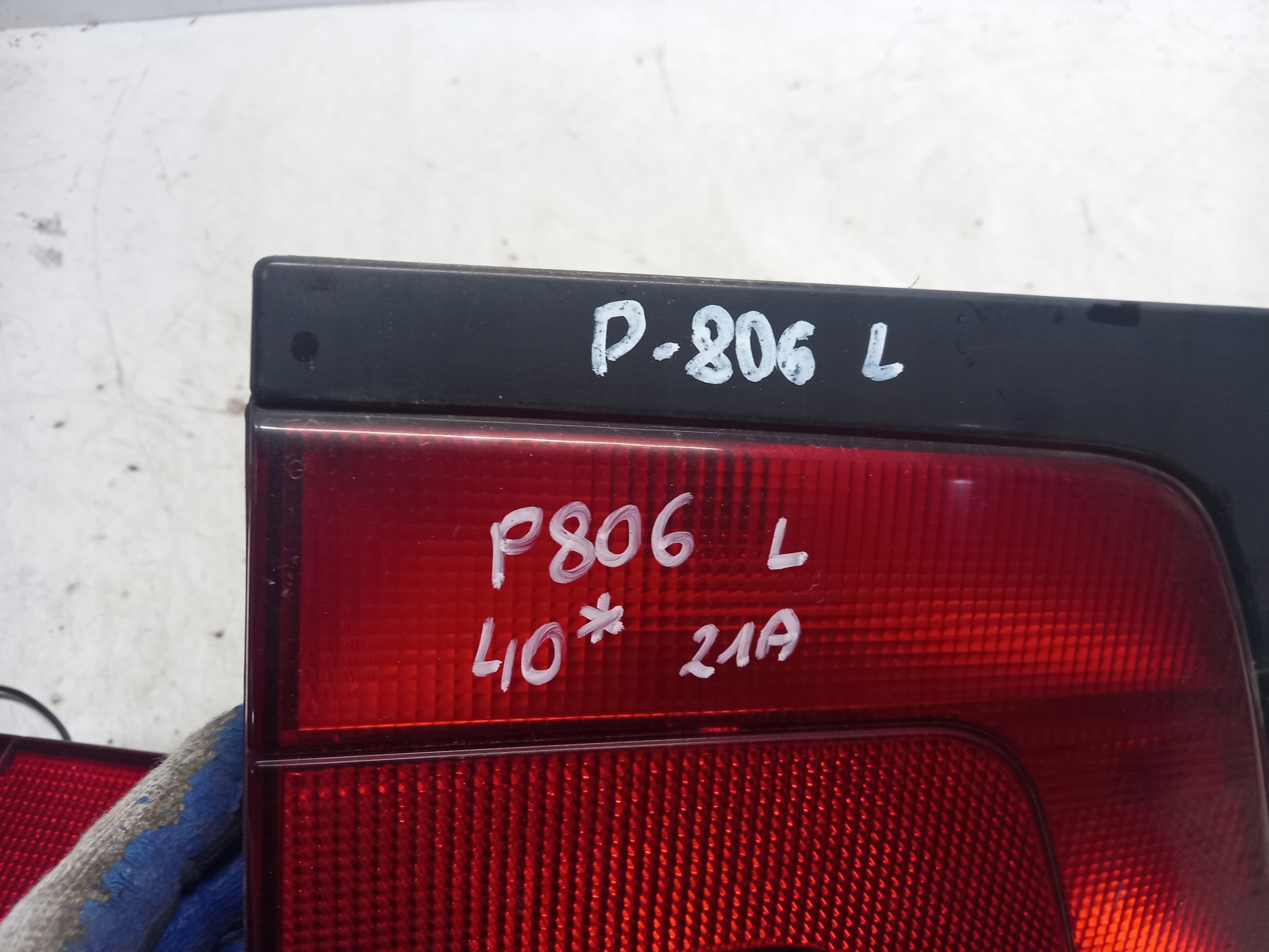 фонарь левый задний крышки peugeot 806