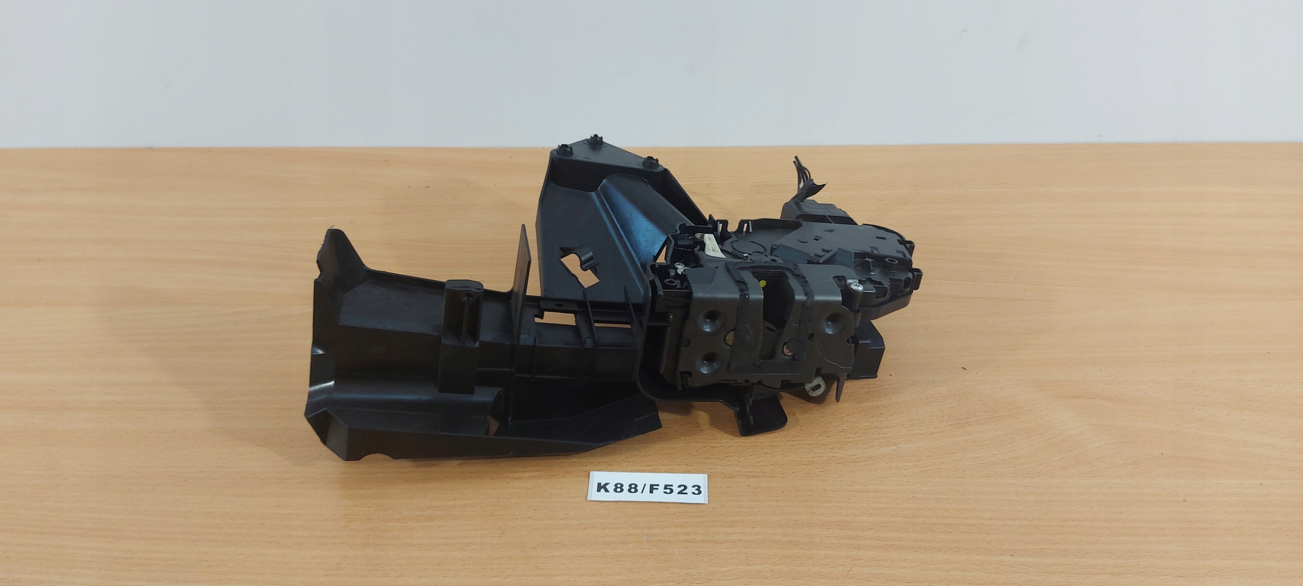 lock door left front FORD FOCUS MK3 C-MAX LH OE