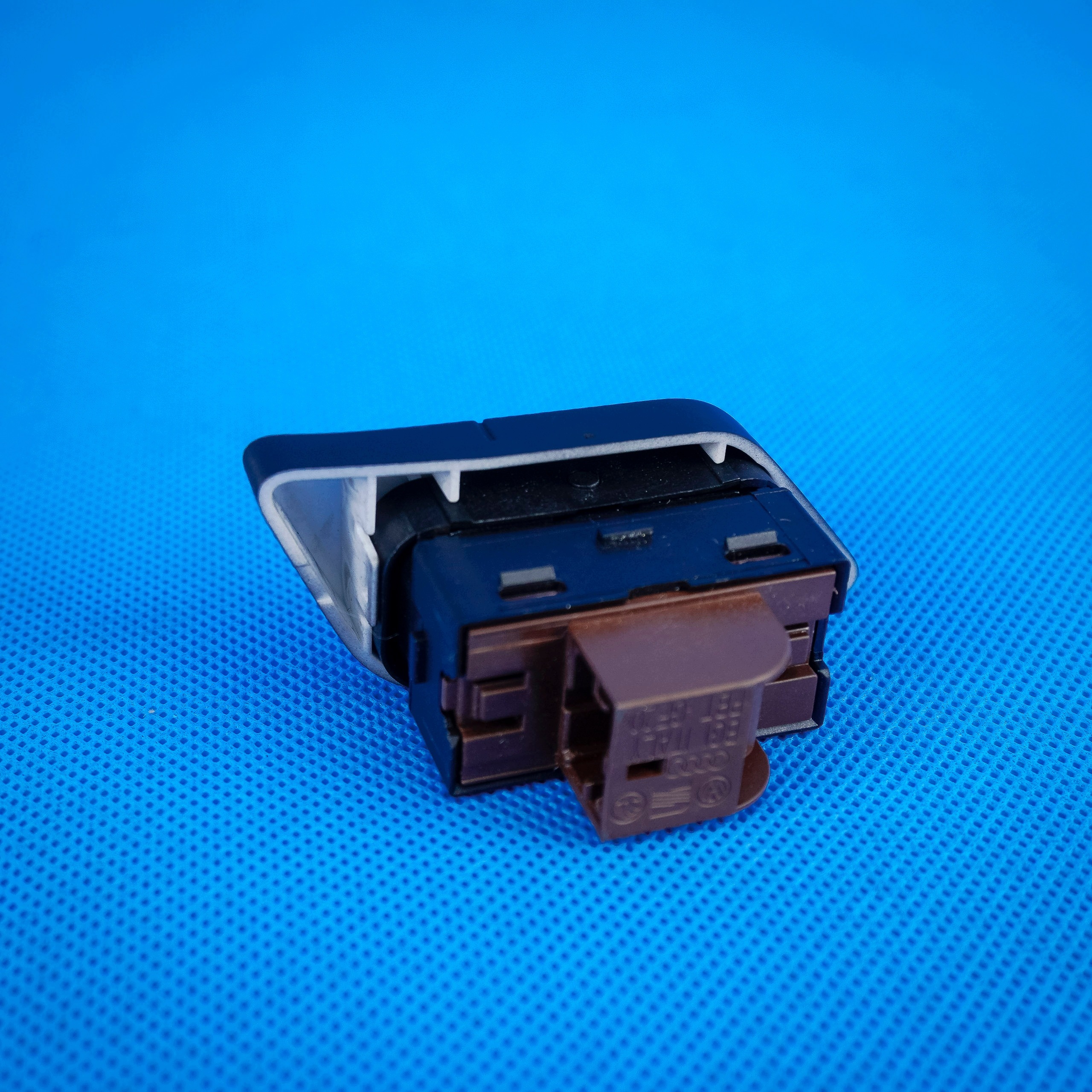 switch of a lock central front right Audi Q7 4M Q8 4M8 4M2962108