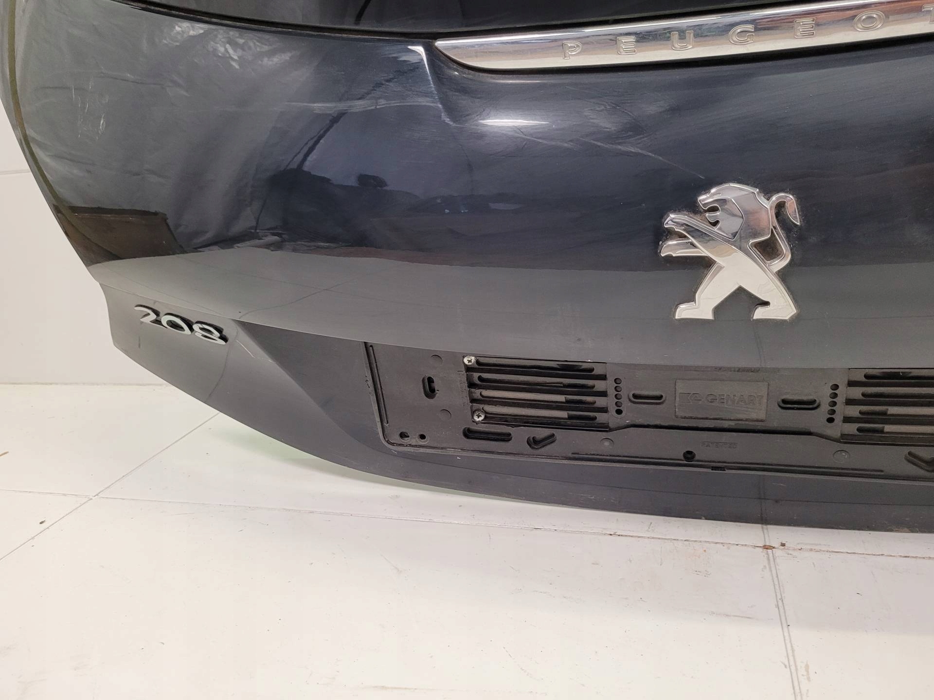 rear trunk door boot Peugeot 208 2015