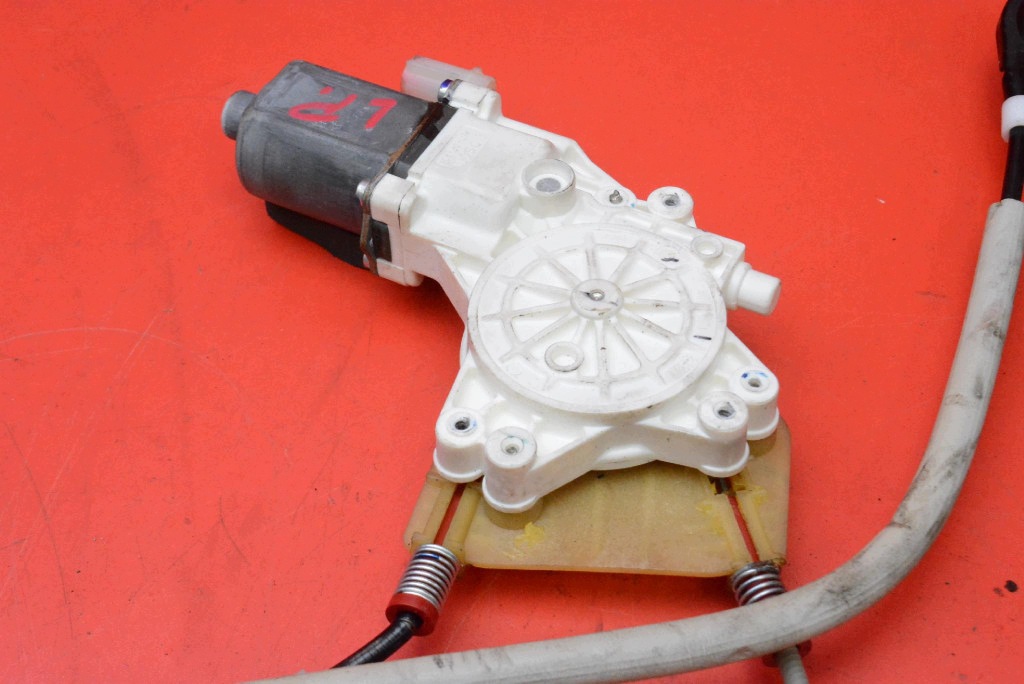 mécanisme essuie glaces gauche avant EU 05074799AA DODGE CALIBER 06-12