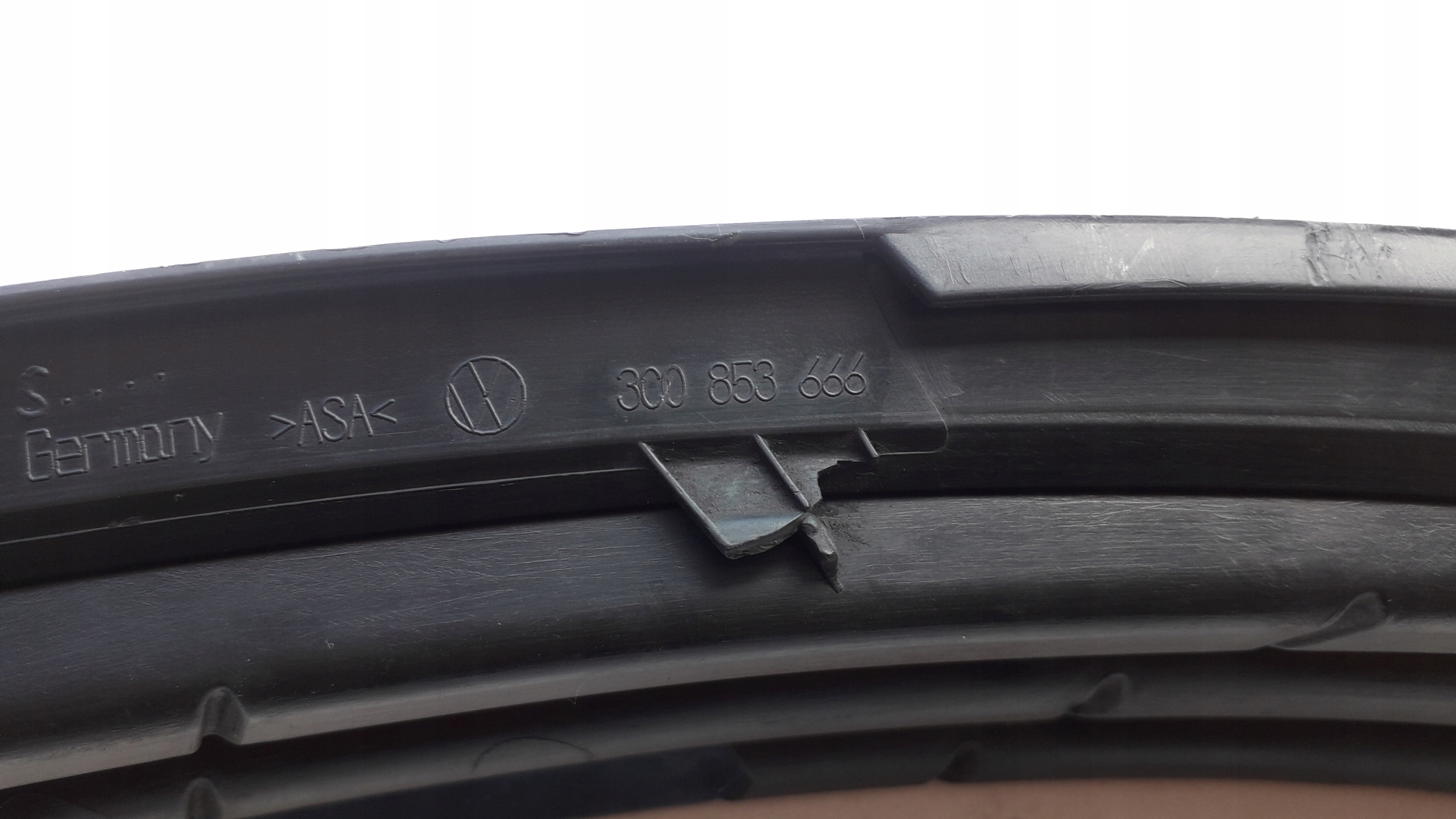 rešetka branika desna VW PASSAT B6 3C0853666