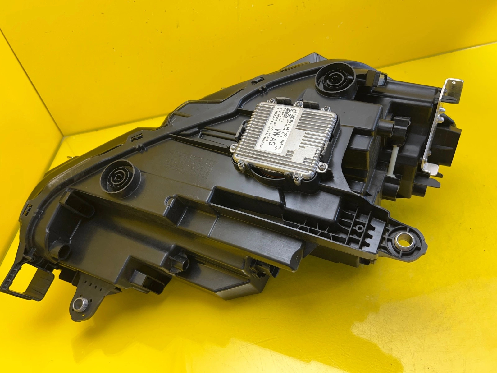 light left front Skoda Superb IV 3P 3P1941015