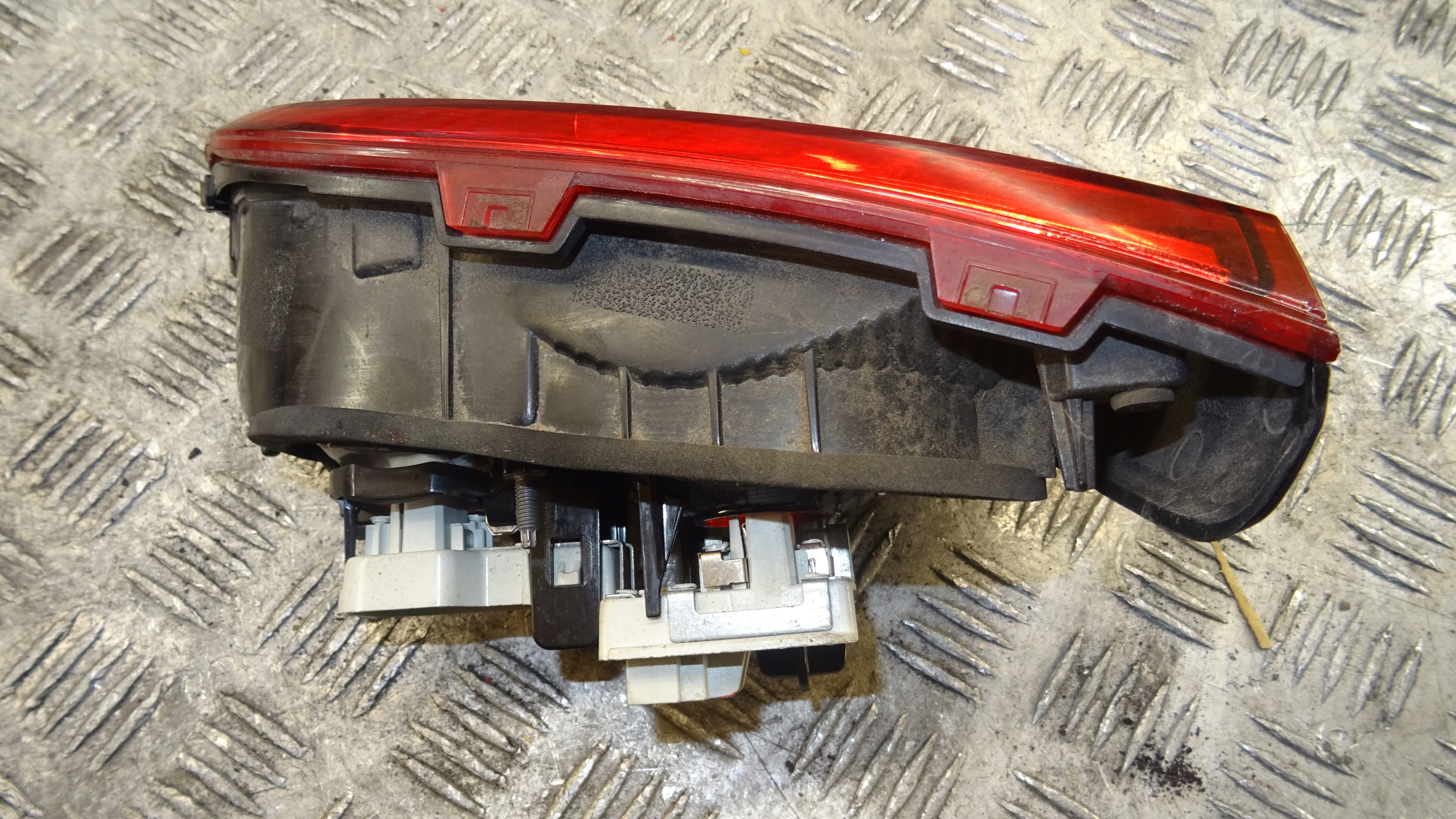 Volkswagen OE 5G9945093C light left to the bonnet