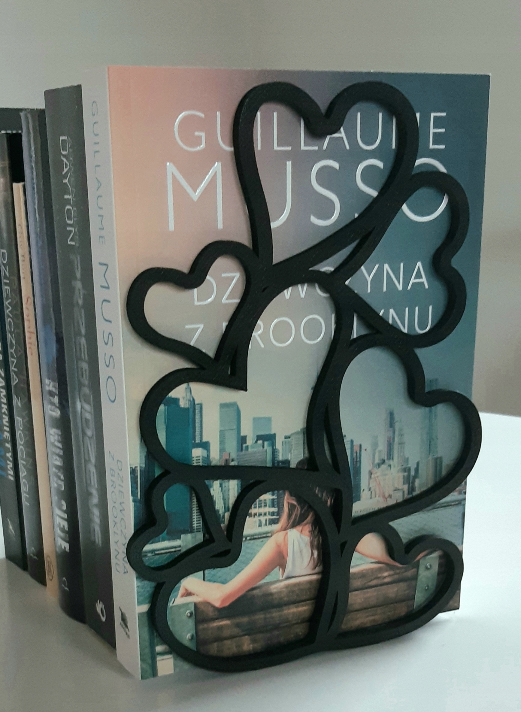 PODPÓRKA DO KSIĄŻEK STOJAK NA KSIĄŻKI SERCA 21cm Kolor czarny