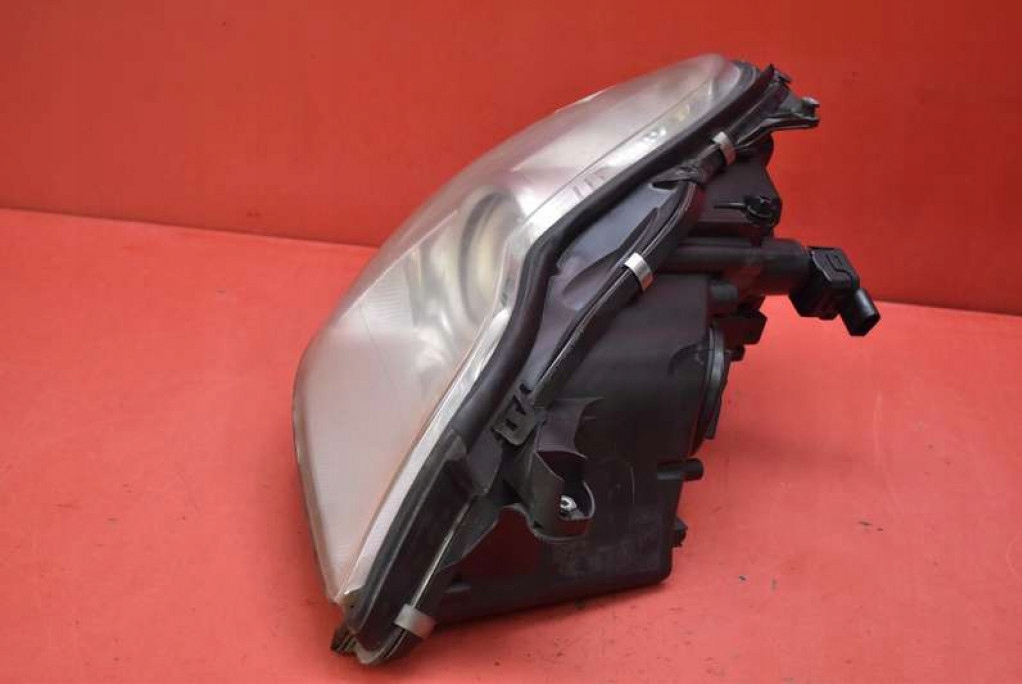 REFLEKTOR right light front lens EU MERCEDES CLS C219 W219 04-08