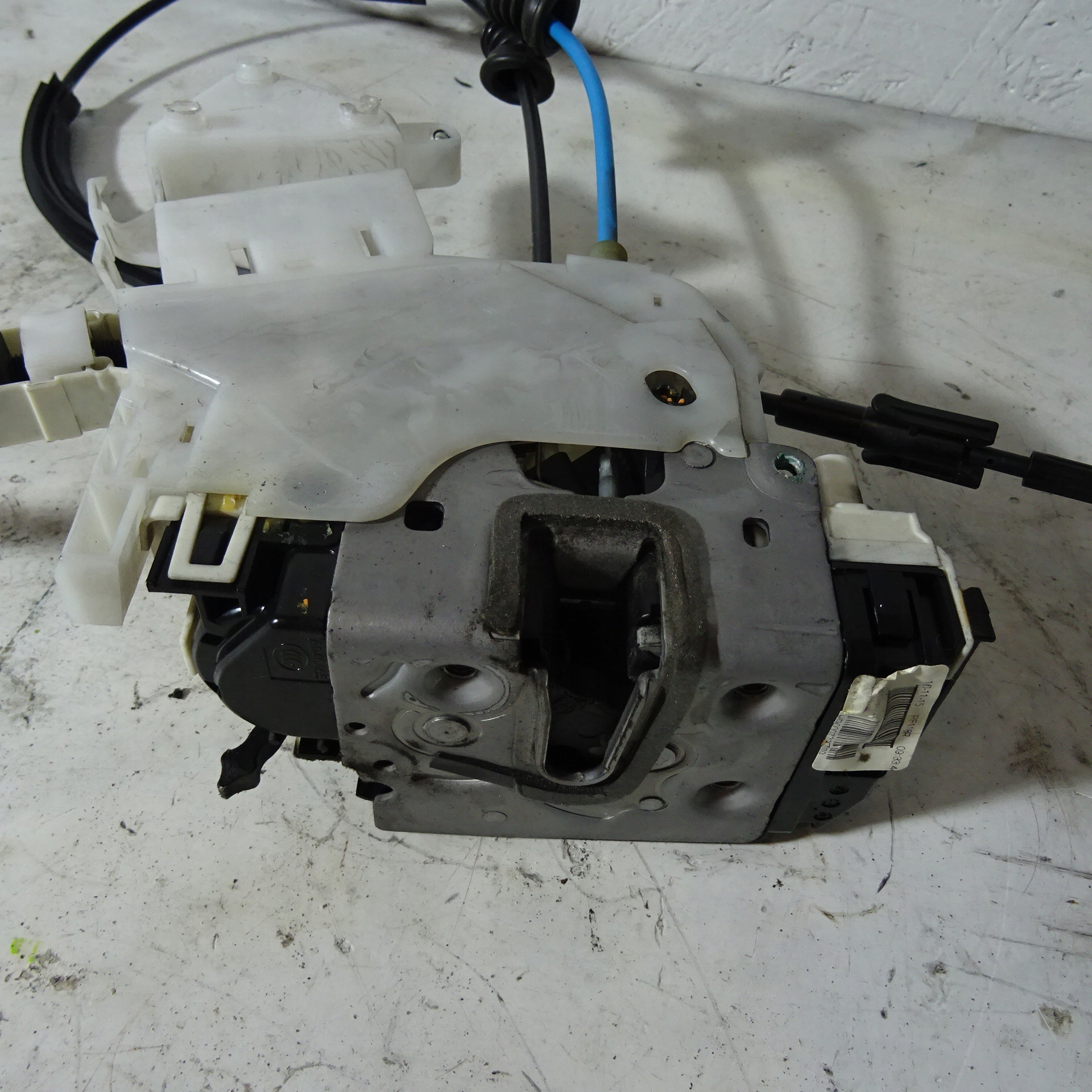 MERCEDES E S212 lock door rear part PRAWYCH