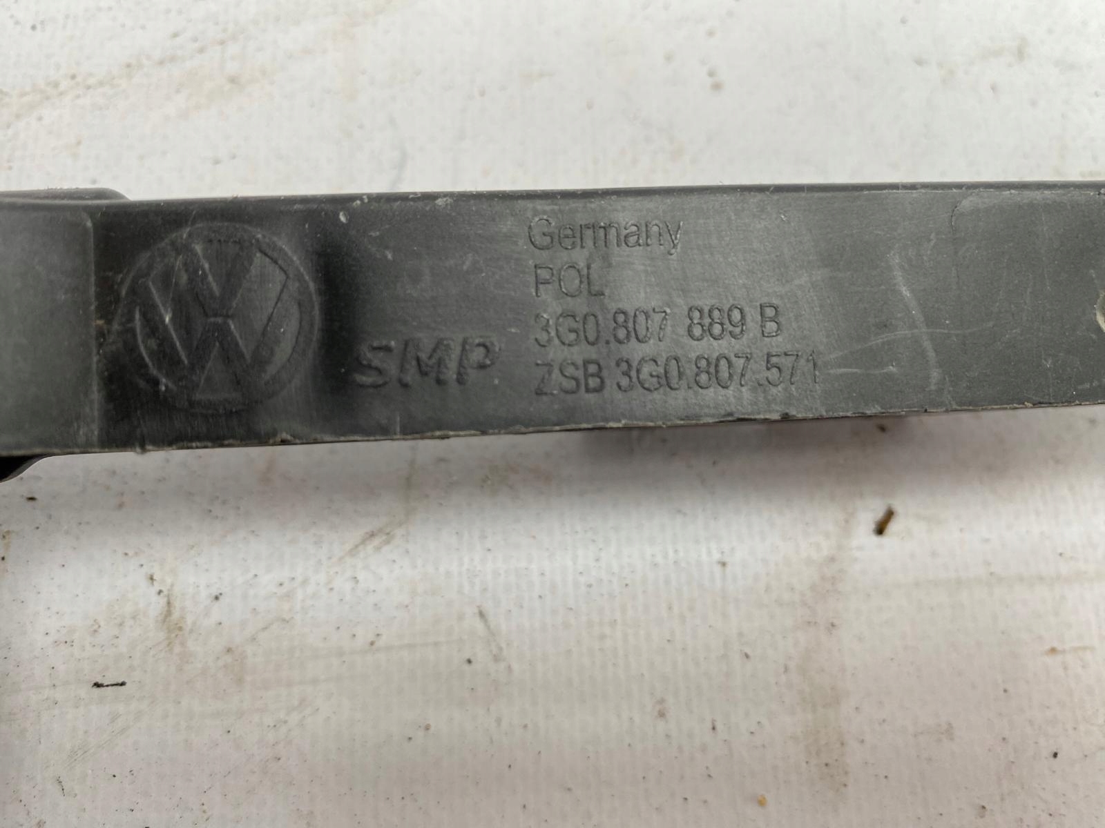 VW PASSAT B8 3G9 Support Console Pare choc Avant
