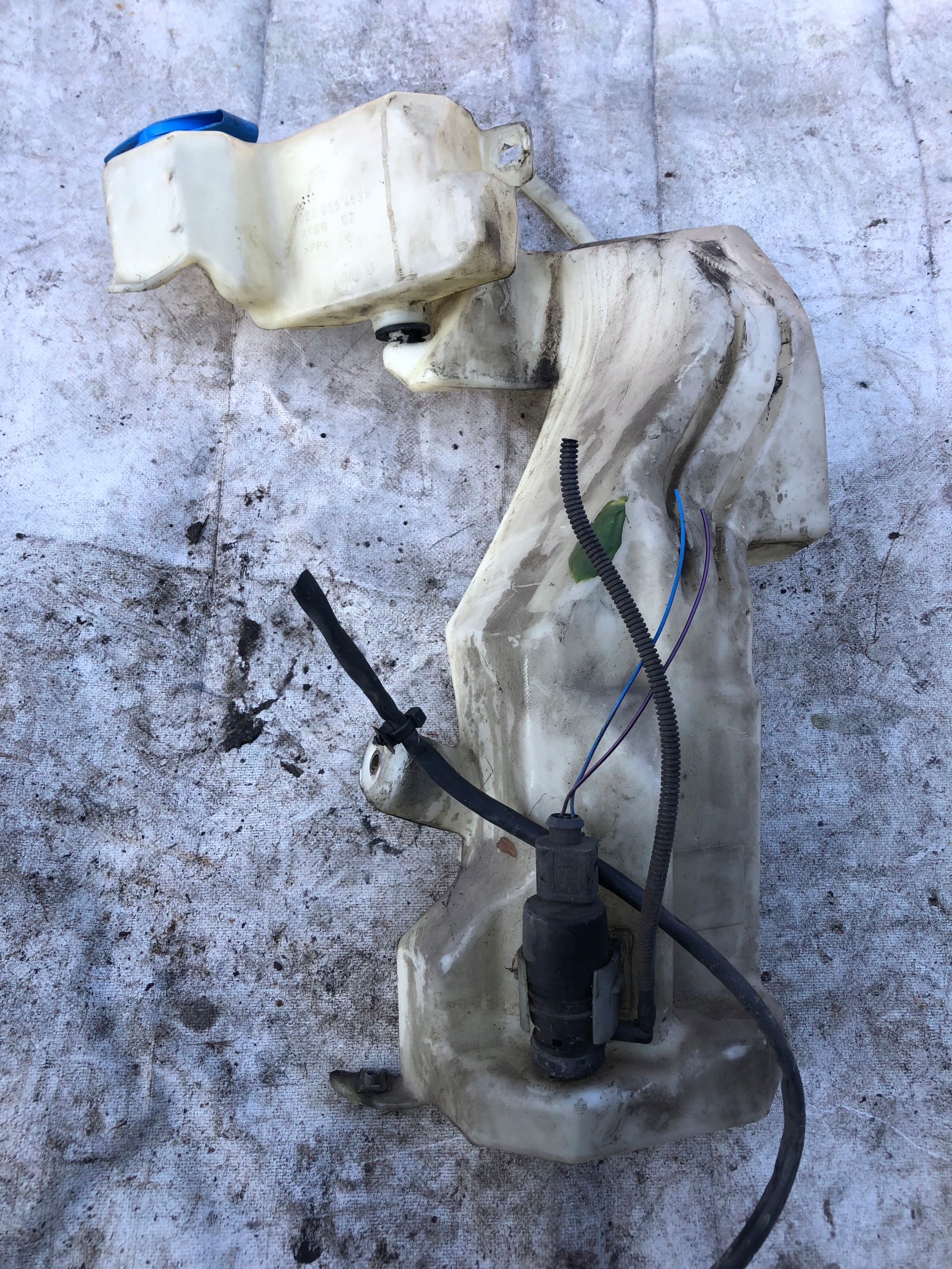 washer fluid tank AUDI A4 B6 8E5955451D