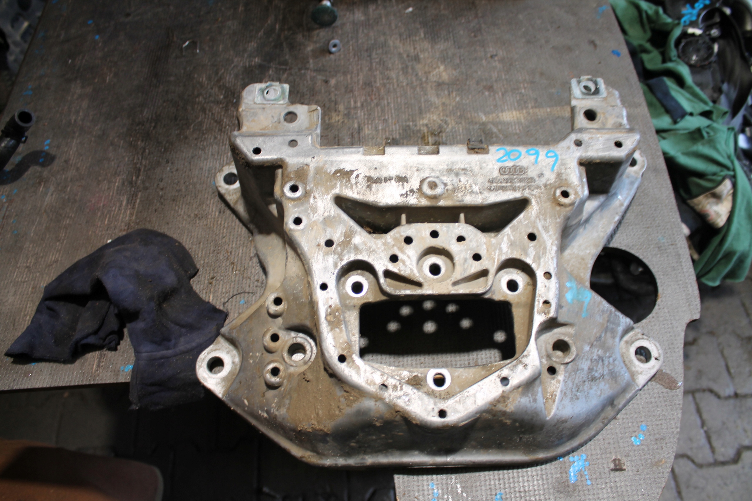 2099. support gearbox mount AUDI RS6 RS7 4K0399262R