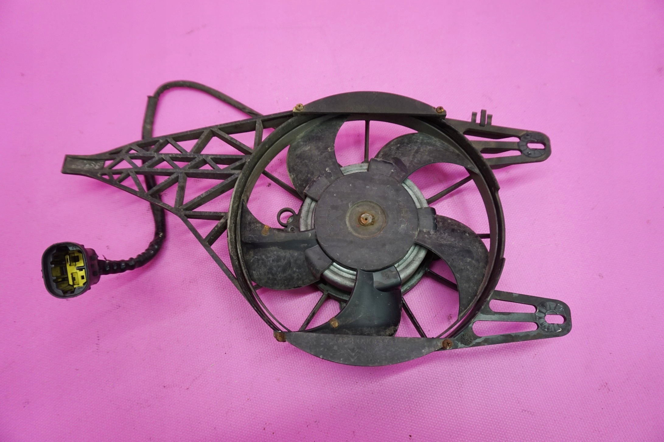 WENTYLATOR INTERCOOLERA CITROEN DS3 1.6 9680003280 Typ samochodu Samochody osobowe