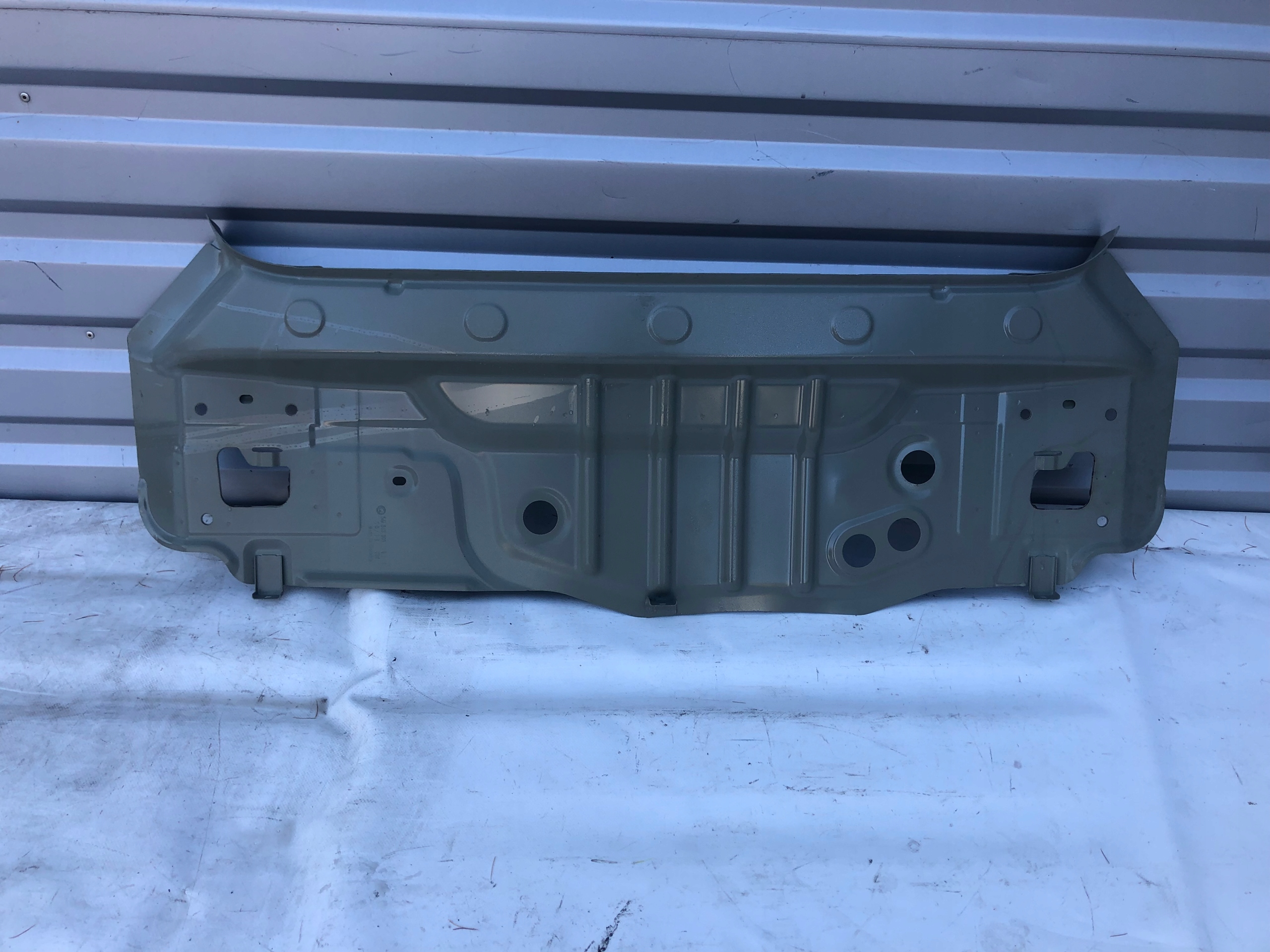 PAS TYLNY SKODA RAPID 5JJ 5JJ813309A Numer katalogowy części 5JJ813309A