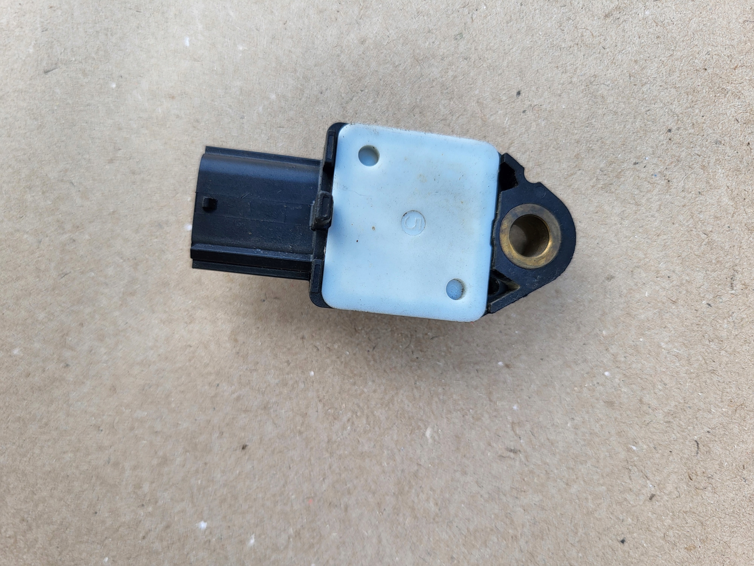 Crashsensor Drucksensor UDERZENIOWY TOYOTA AYGO YARIS II OE EU 89831-0H010