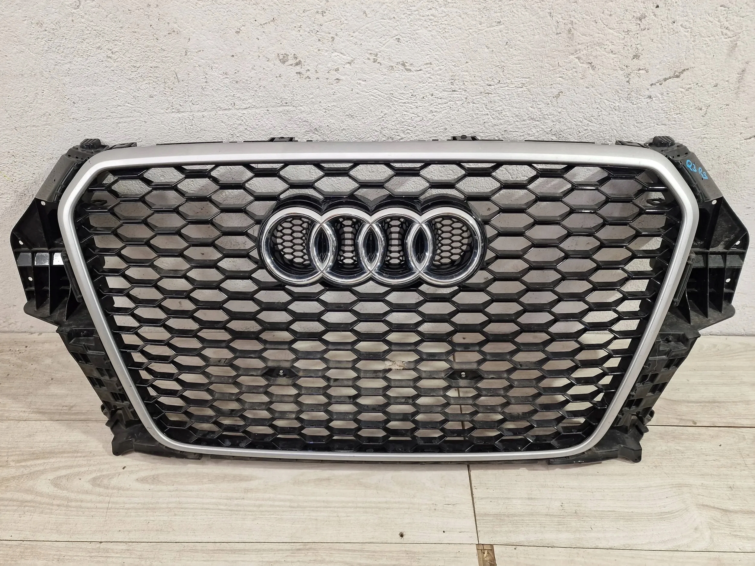 AUDI RSQ3 RS Q3 8U0 13-15 GRILL ATRAPA W ZDERZAK