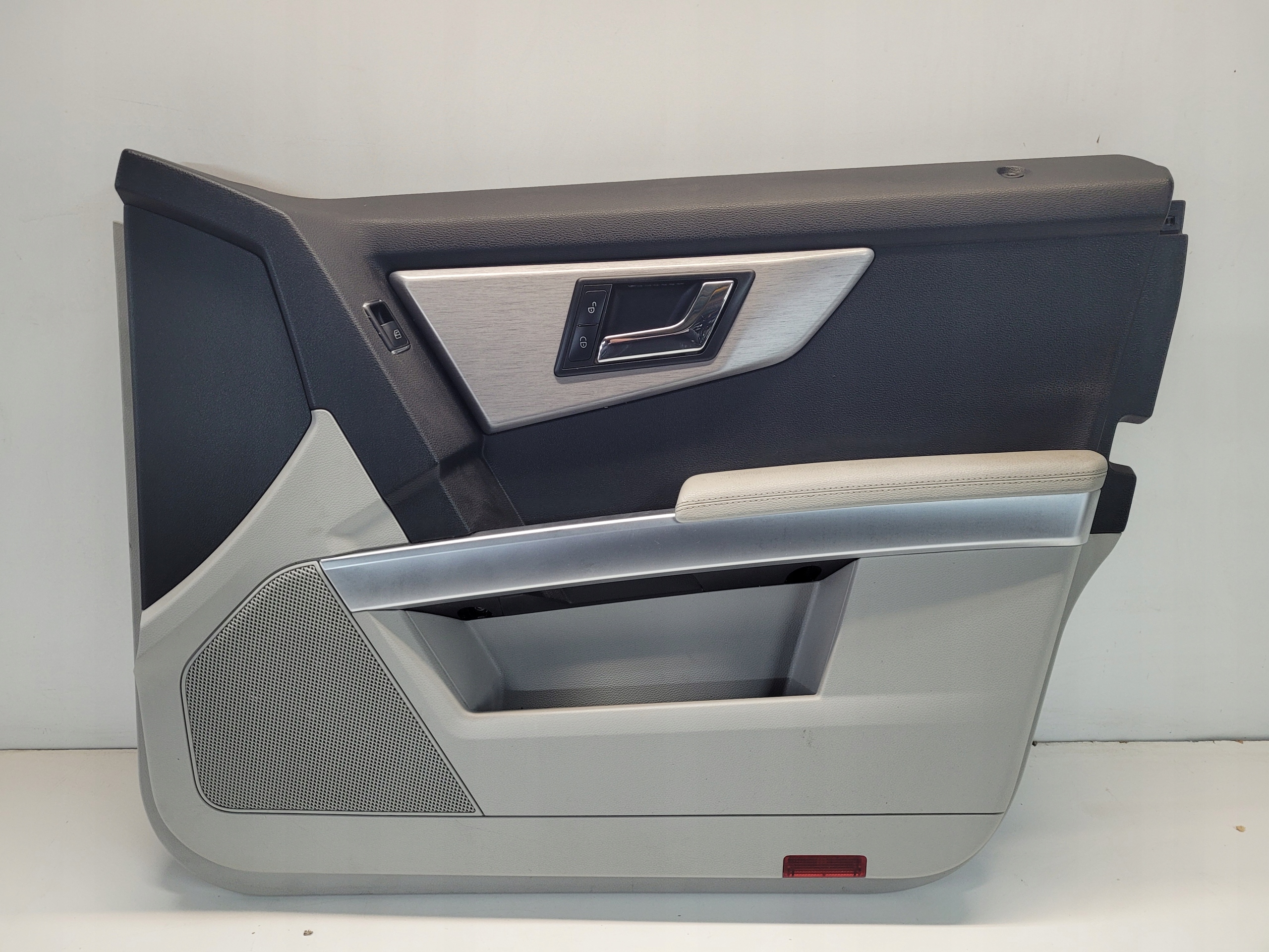 Обивка передней правой двери MERCEDES GLK X204