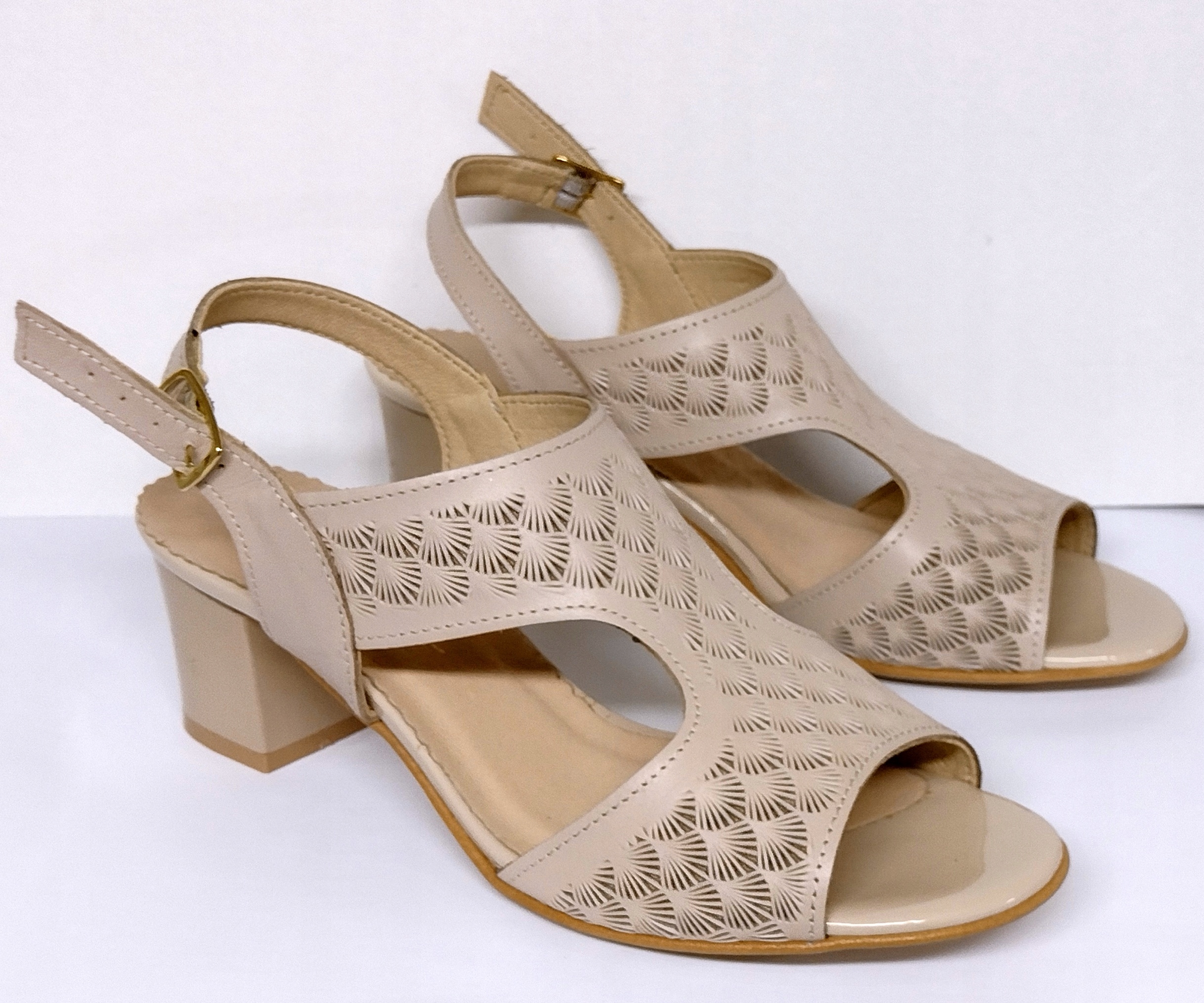 

Eleganckie Sandały Styl I Wygoda Skóra Nat. 65-40