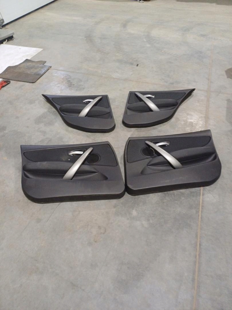 Обшивка двери BMW 1 E87