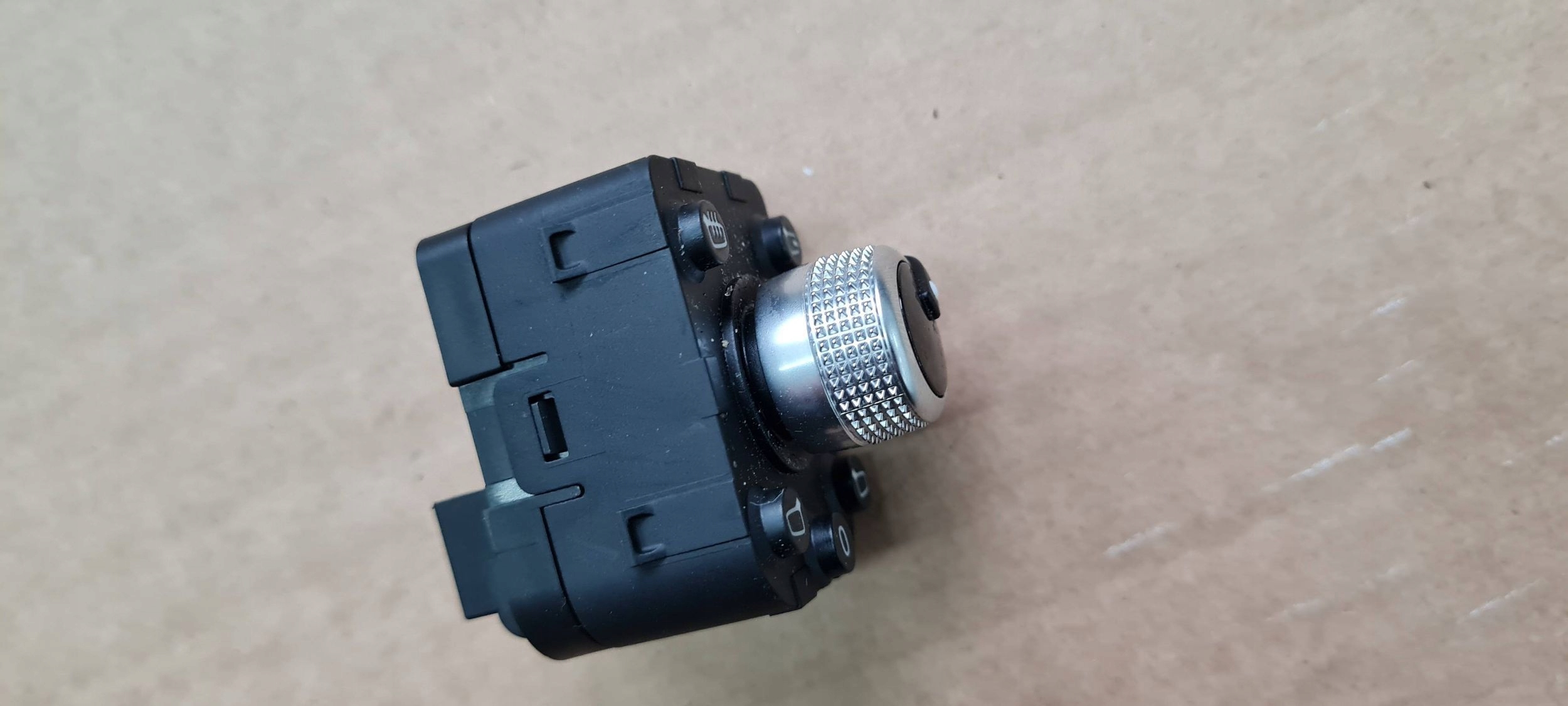SQ5 Q5 80A mirror control switch POKRETLO SKLADANYCH 4M0959565Q