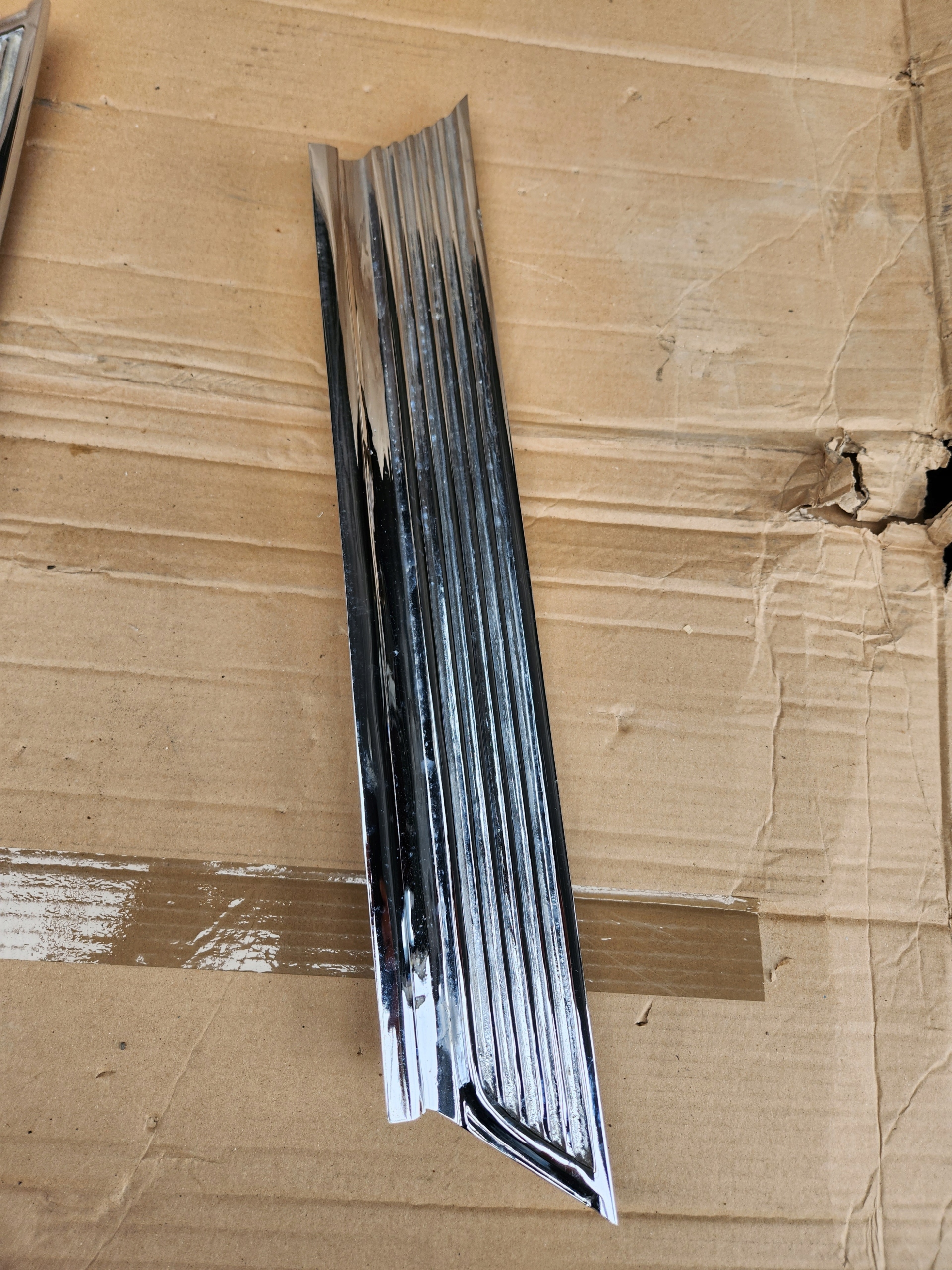 LISTWY LISTWA PROGOWA CHROM CHRYSLER 300 K 1964