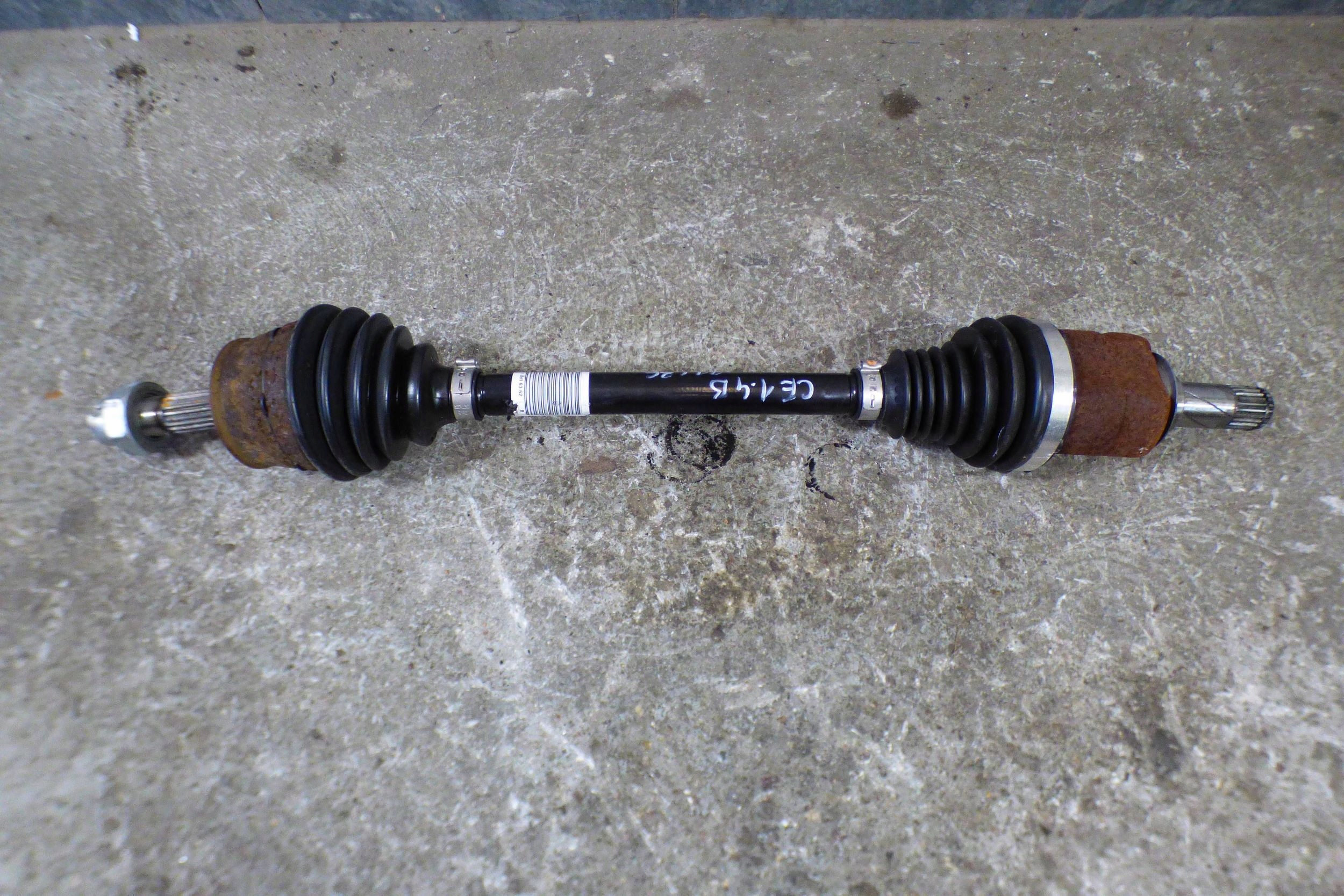 Opel Corsa E 1.4 B semi-axis left front 13149830 st.BDB PRZEBIEG 45 TYS.KM.