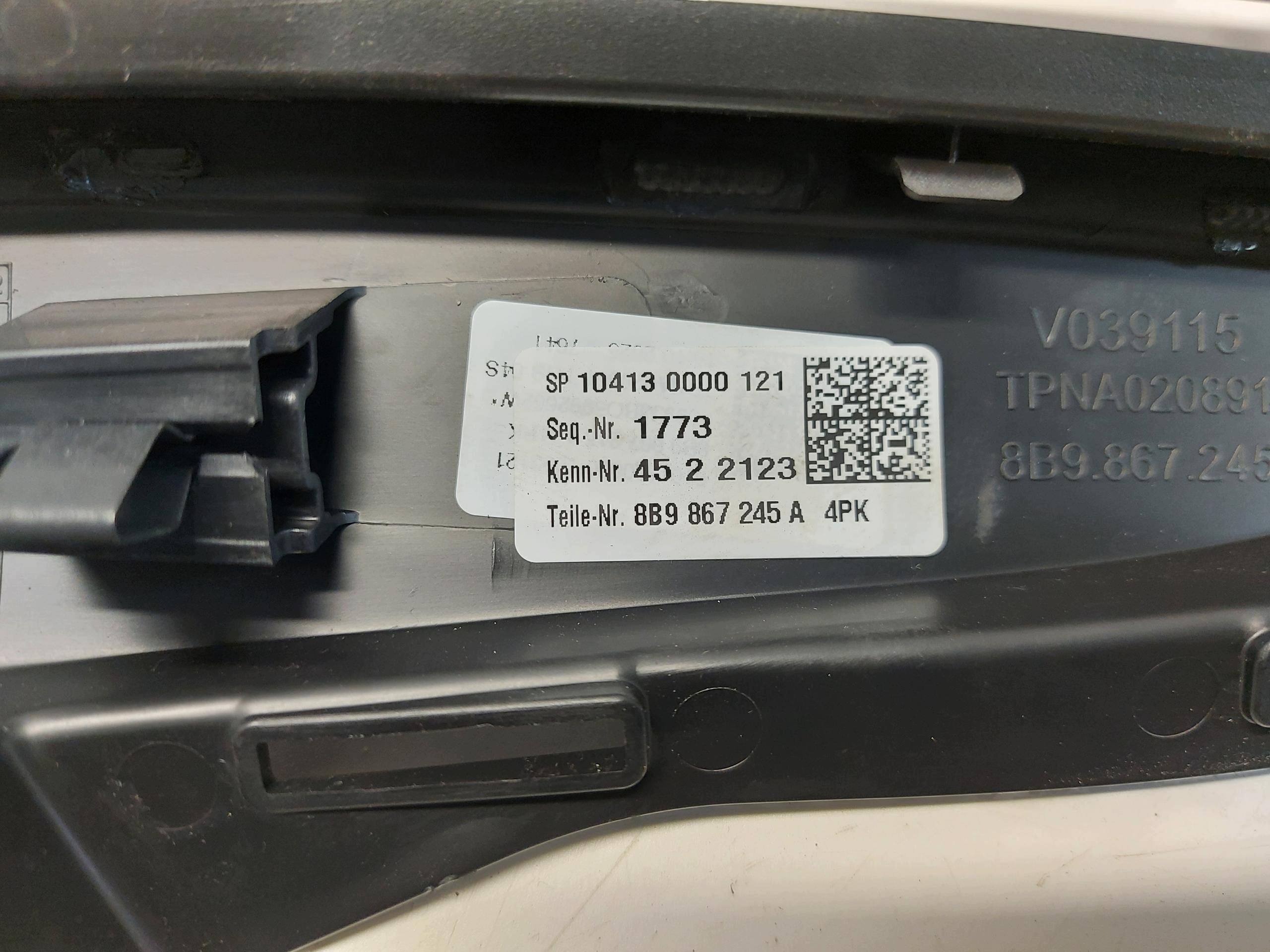AUDI A5 8B3 B10 AVANT cover slupka boot left right 8B9867246A
