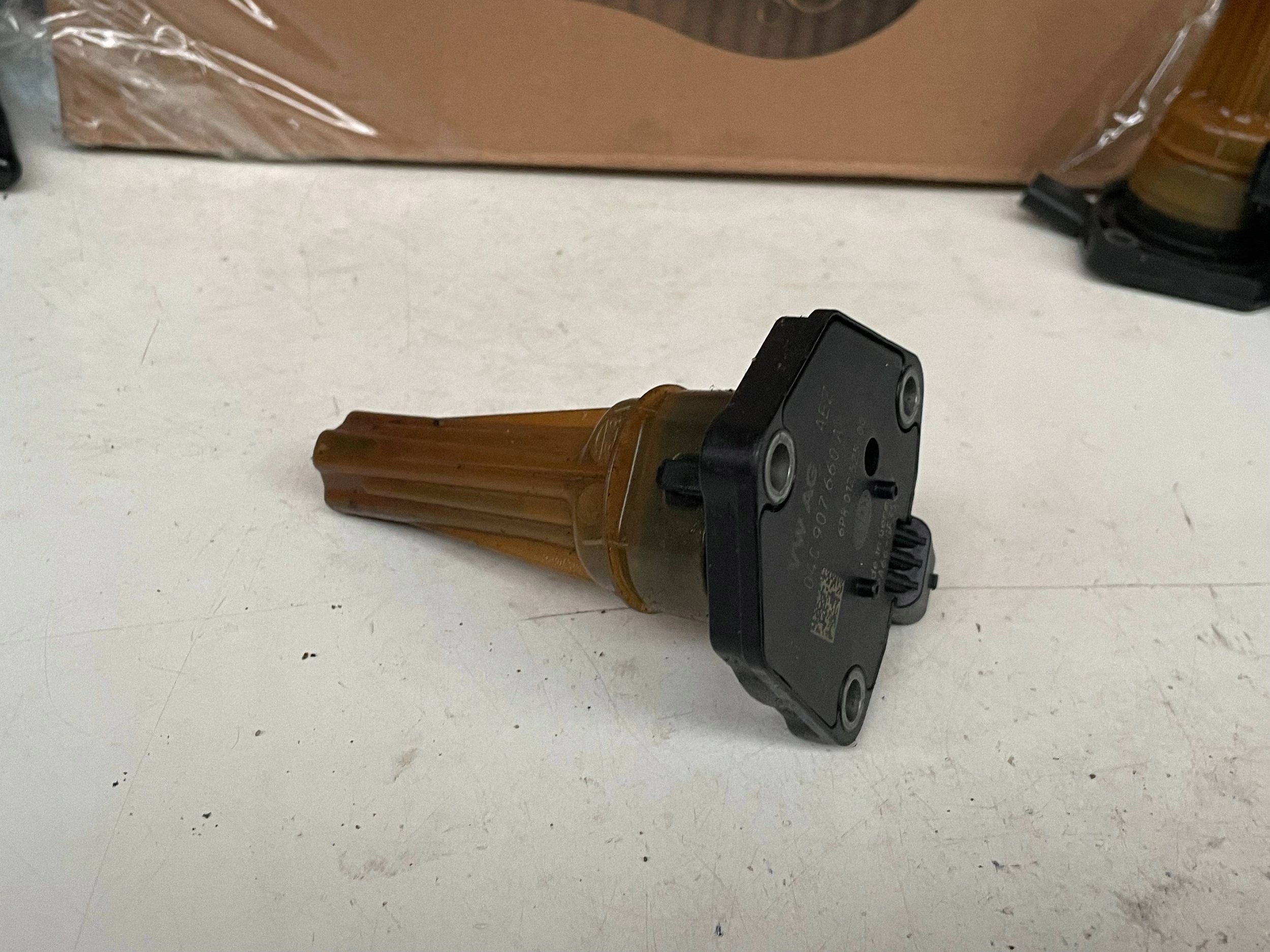 sensore Livello olio SKODA KAROQ 04C907660A @M