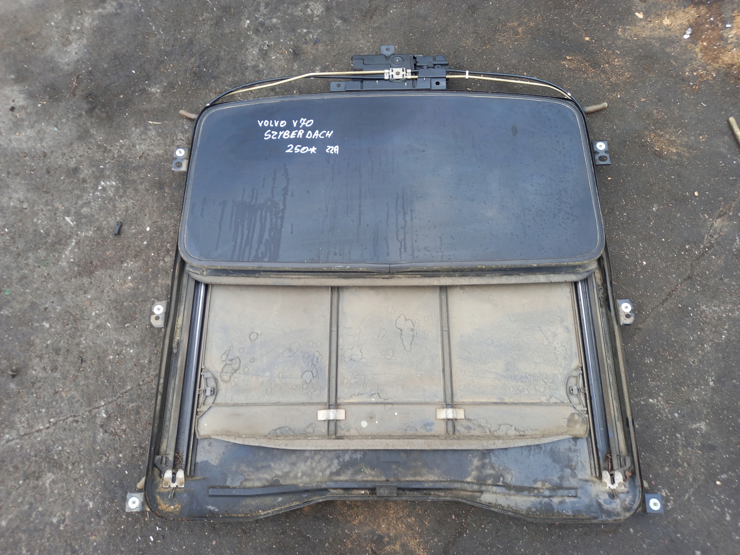 SZYBERDACH VOLVO V70 Producent części Volvo OE