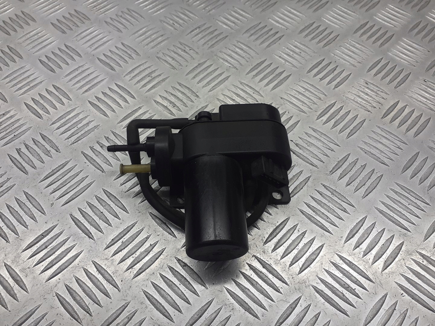 POMPKA ZAMKA CENTRALNEGO FREELANDER I 003572 Producent części Land Rover OE