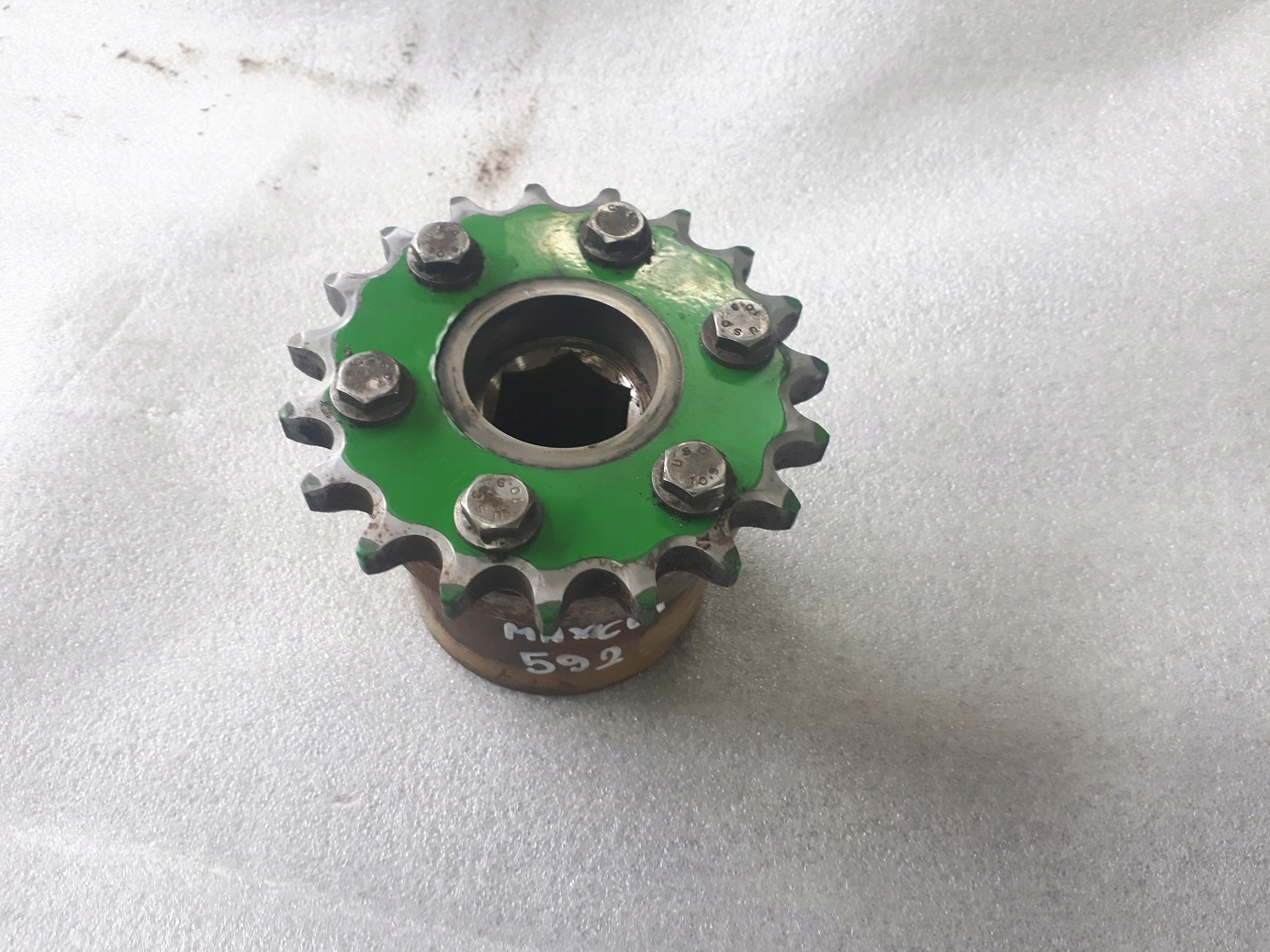 SPRZEGLO PODBIERACZA PRASA JOHN DEERE 592 Maxicut