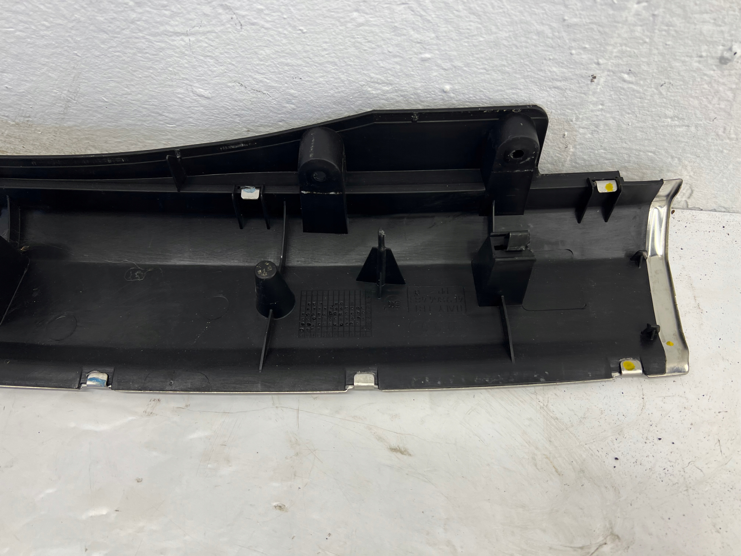 AUDI A6 C6 LIFT cover of the threshold boot 4F9864483