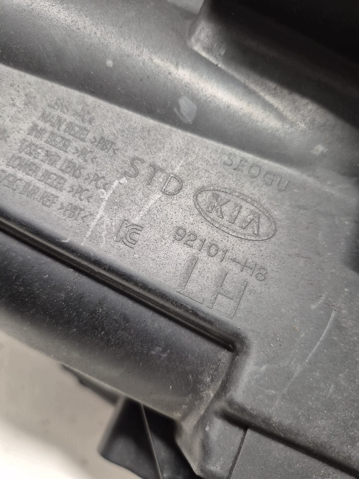 KIA RIO IV 17- light left front front ZWYKLA 92101-H8