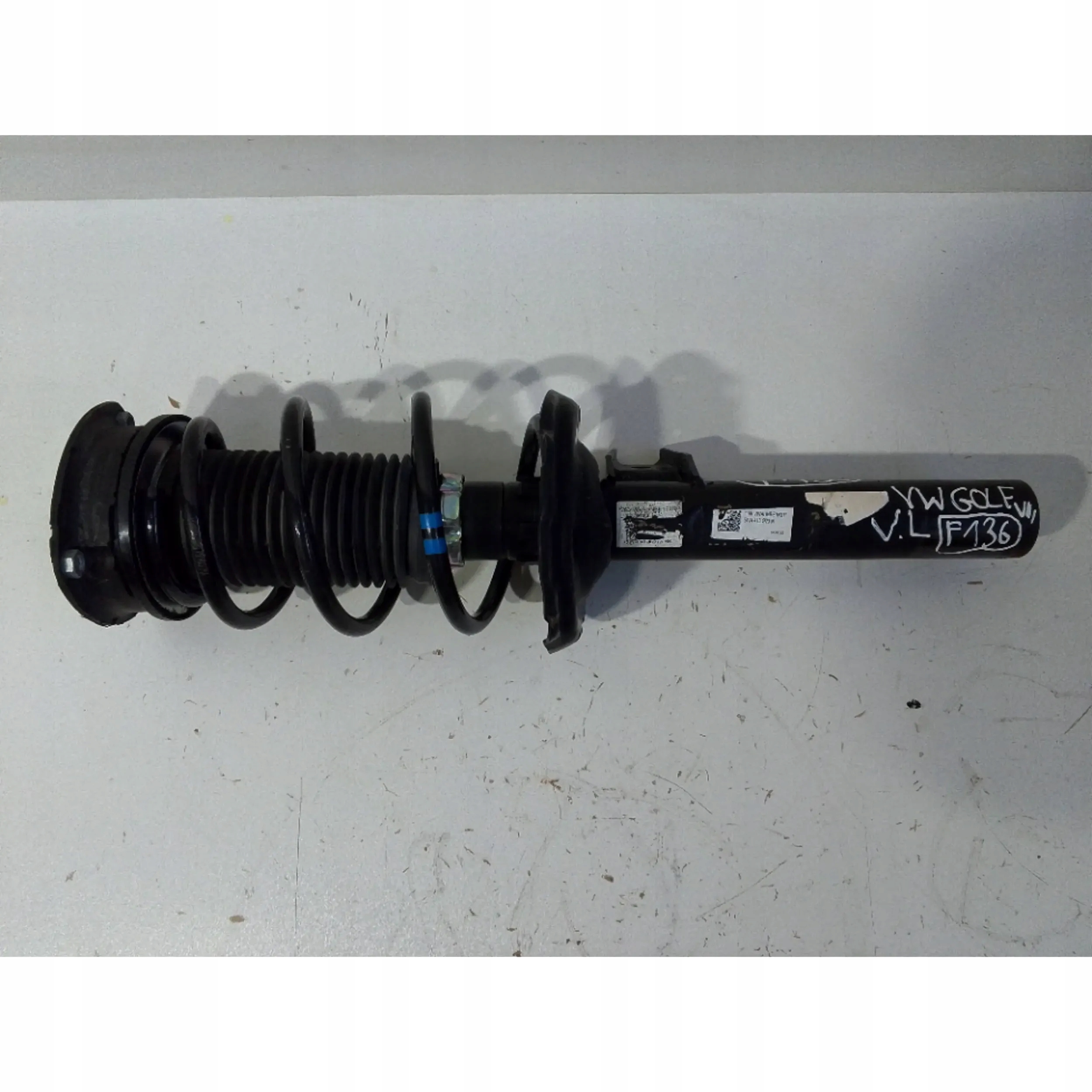 VW Golf VIII shock absorber front 5WA41303N (F136)