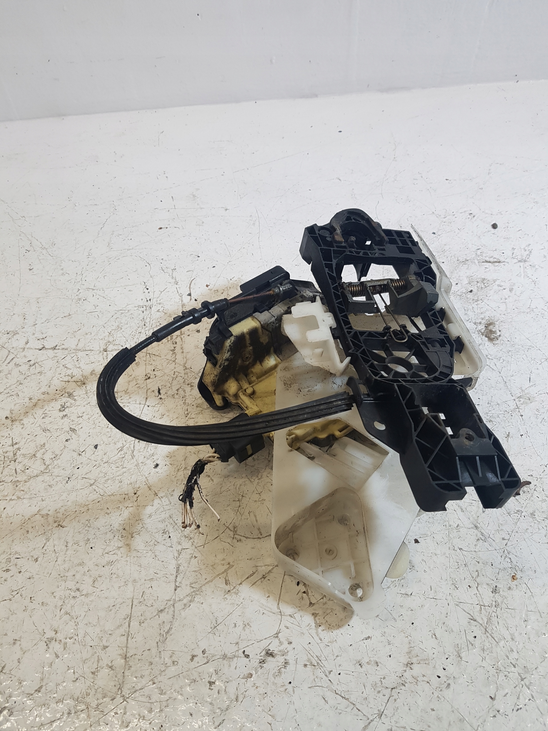 lock door right rear part rear VOLKSWAGEN PASSAT B6