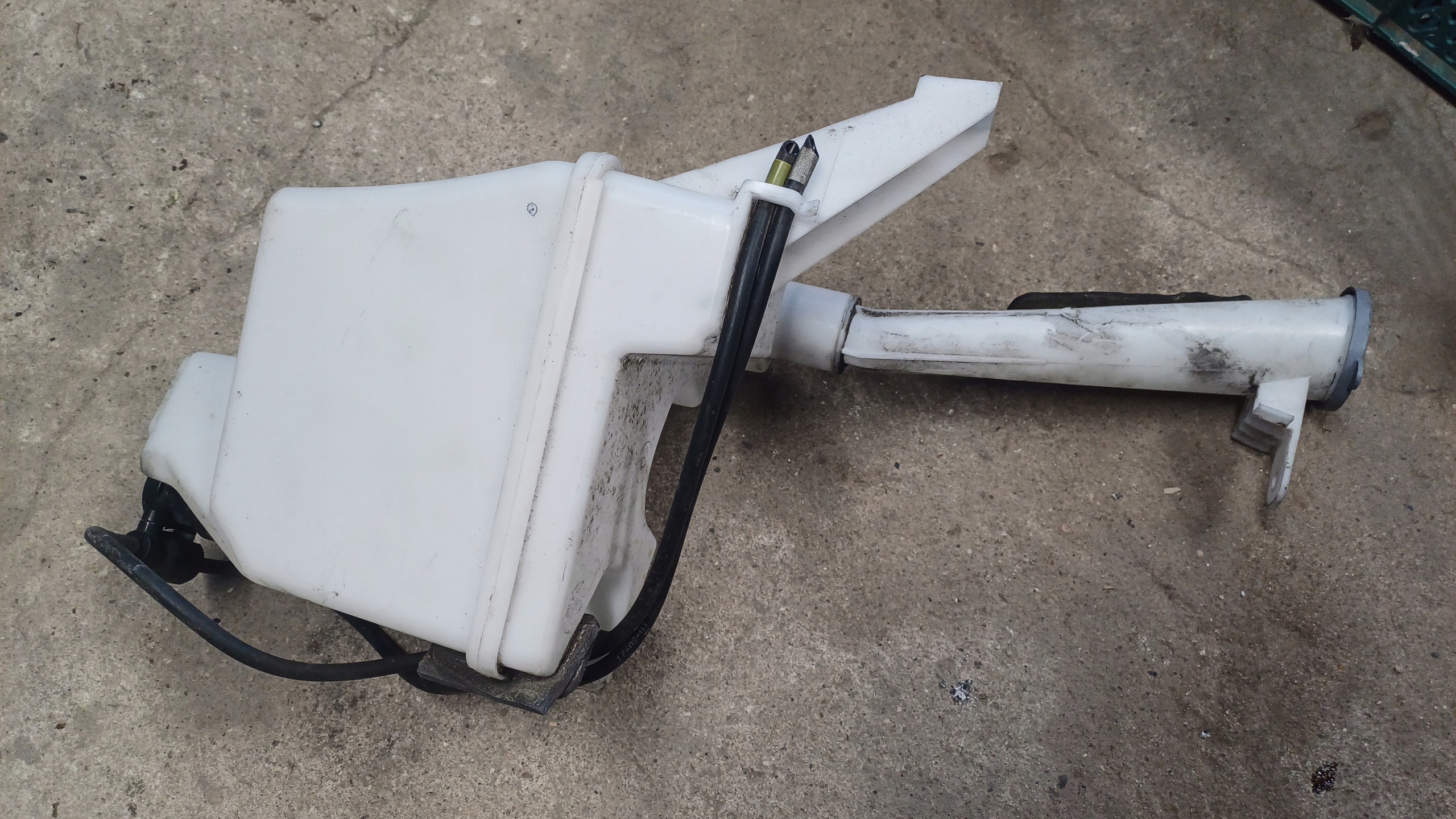 nissan PULSAR бачок омывателя