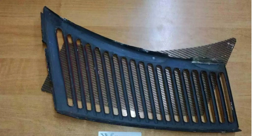 grid upper bonnets left MERCEDES 107 SL SLC 1078360165 1078360018