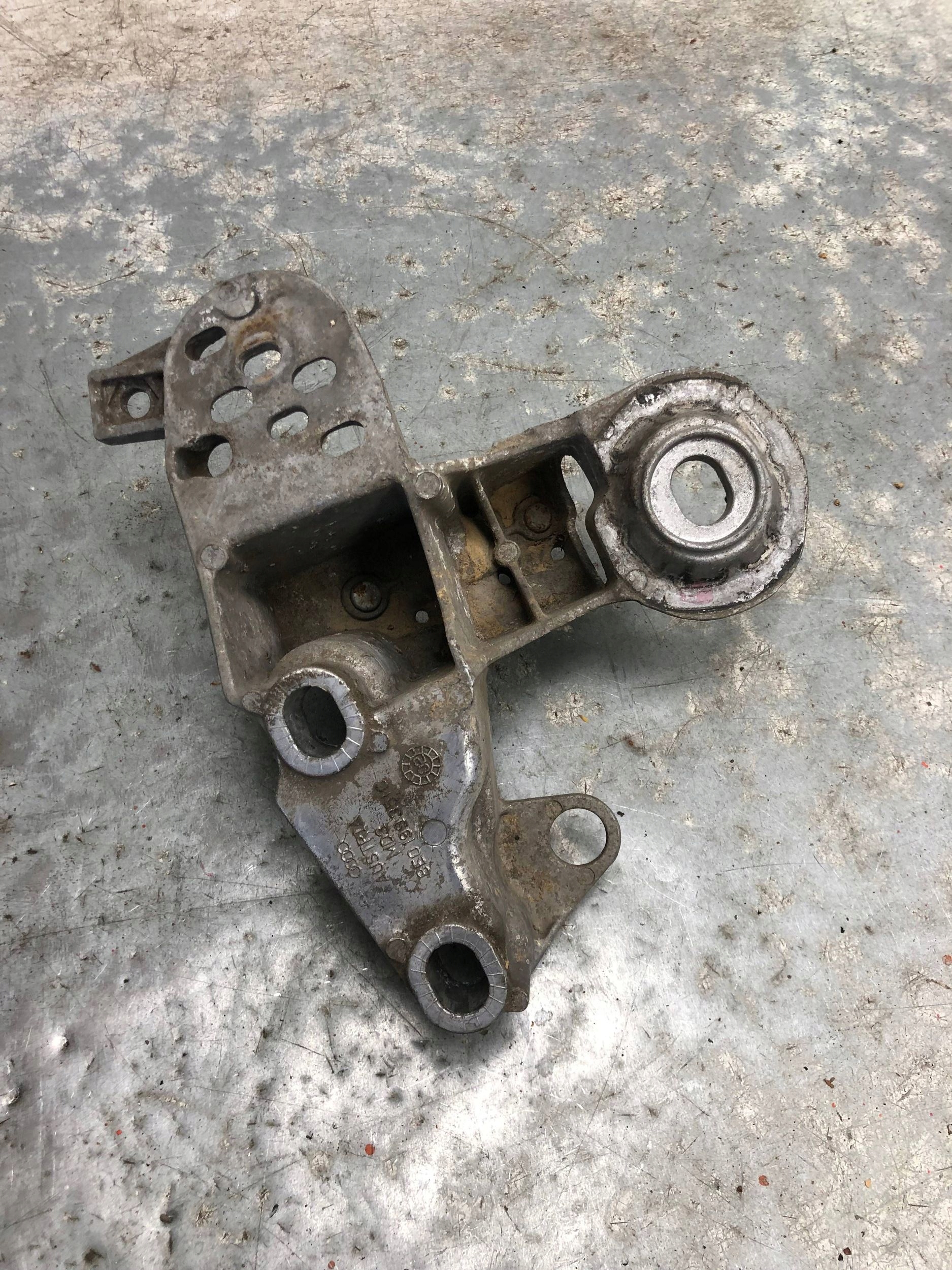 motorhalter stütze AUDI A4 B6 8E0199351C