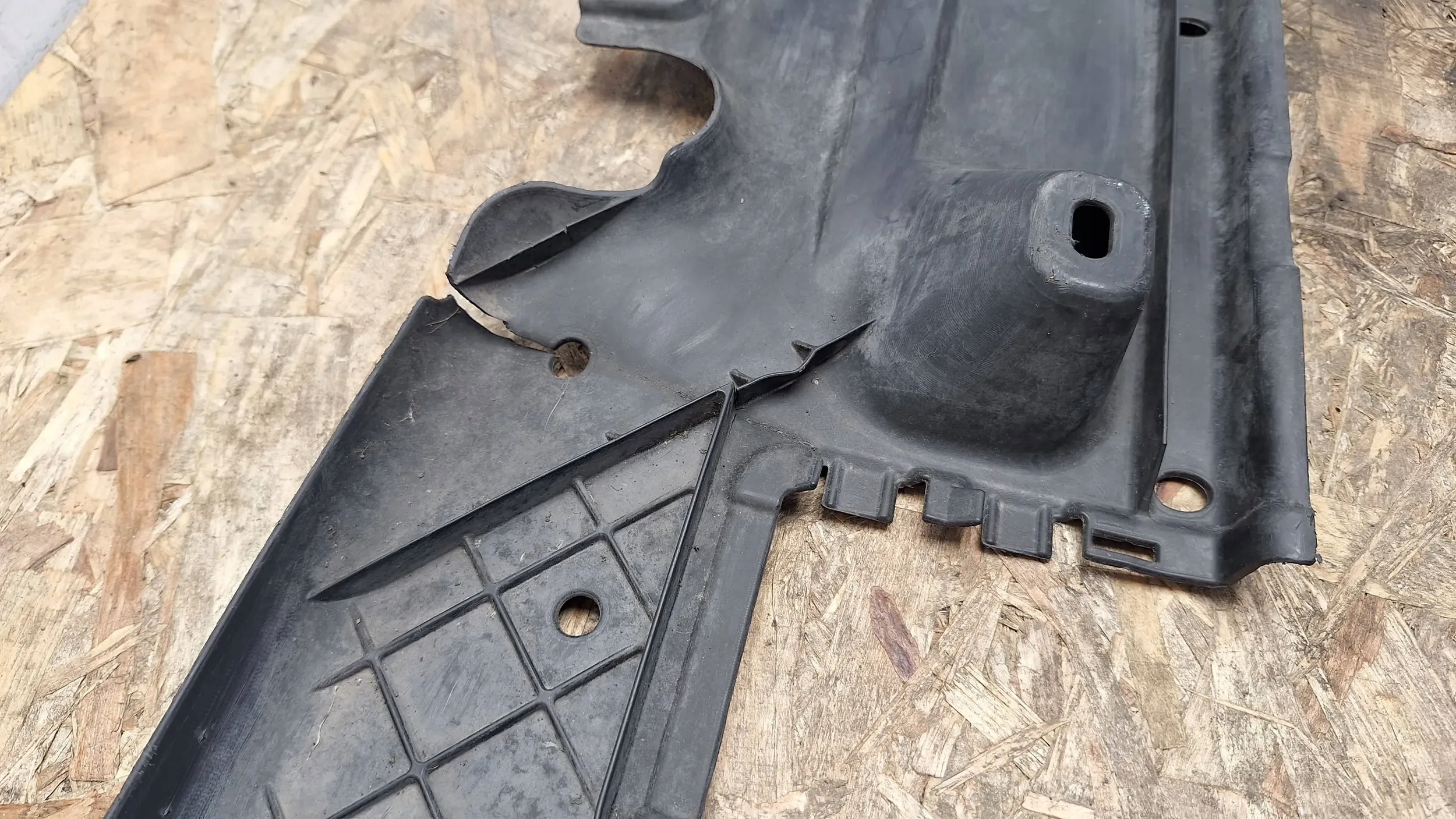 cover chassis right 7L8825212D Audi Q7