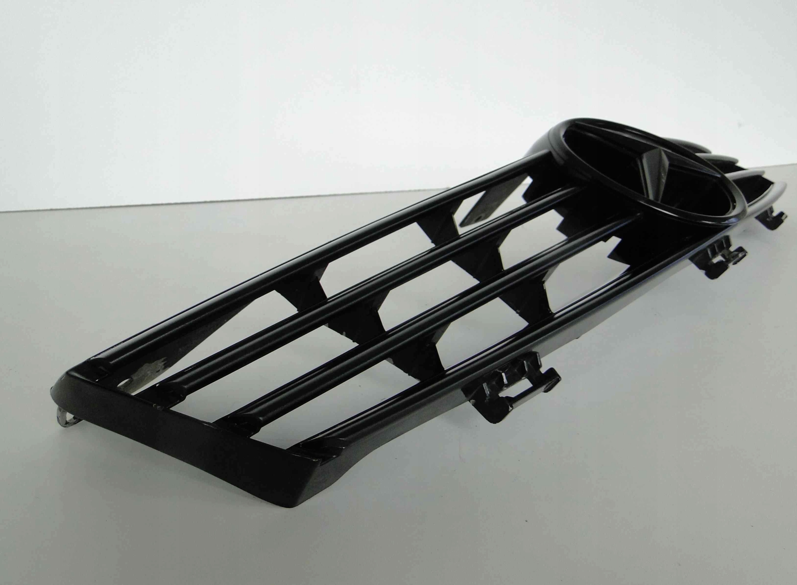 MERCEDES CLS 219 GRILL ATRAPA AMG CZARNY Kolor czarny