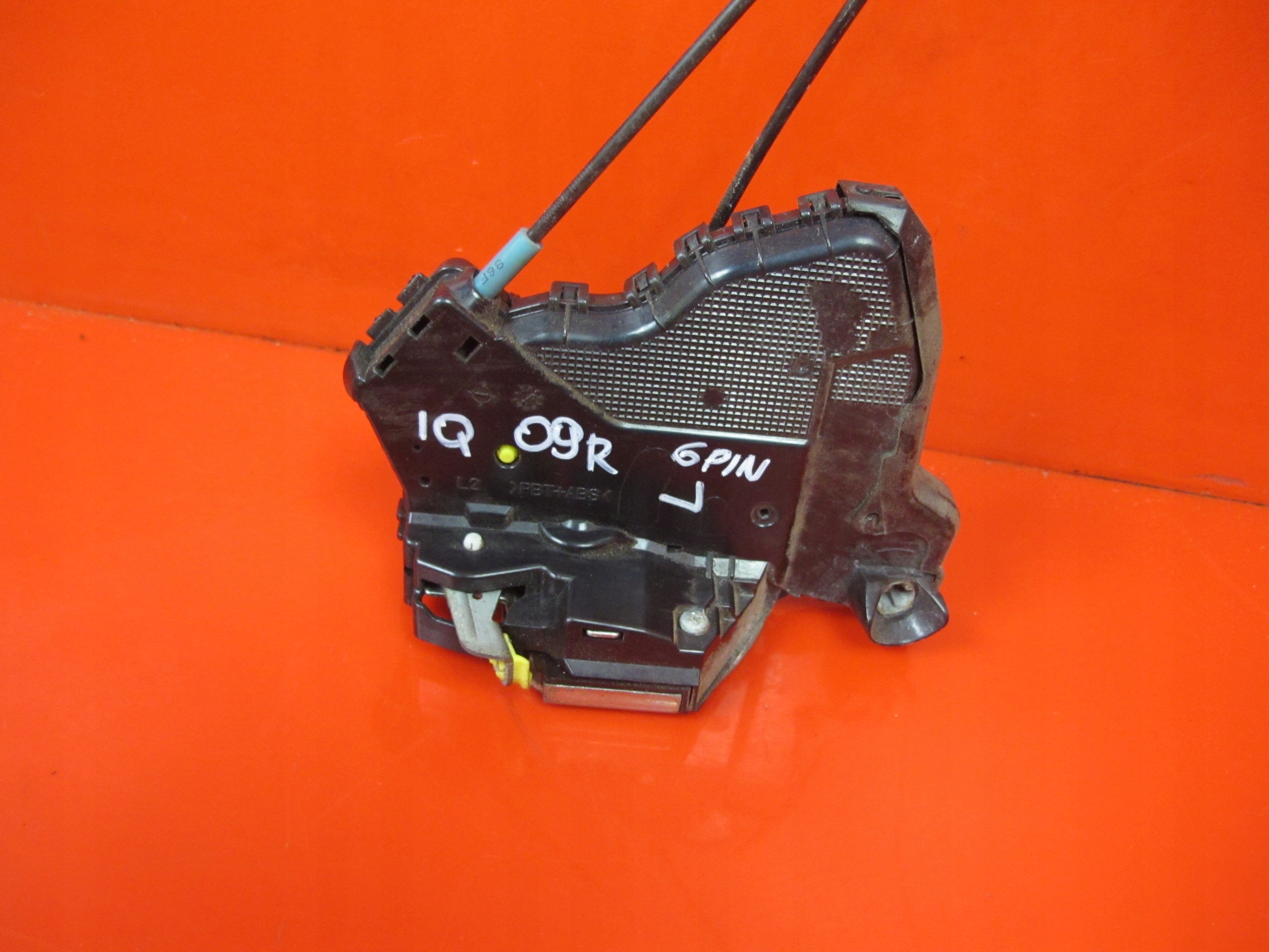 TOYOTA IQ 09- lock door left front 6 PIN EU
