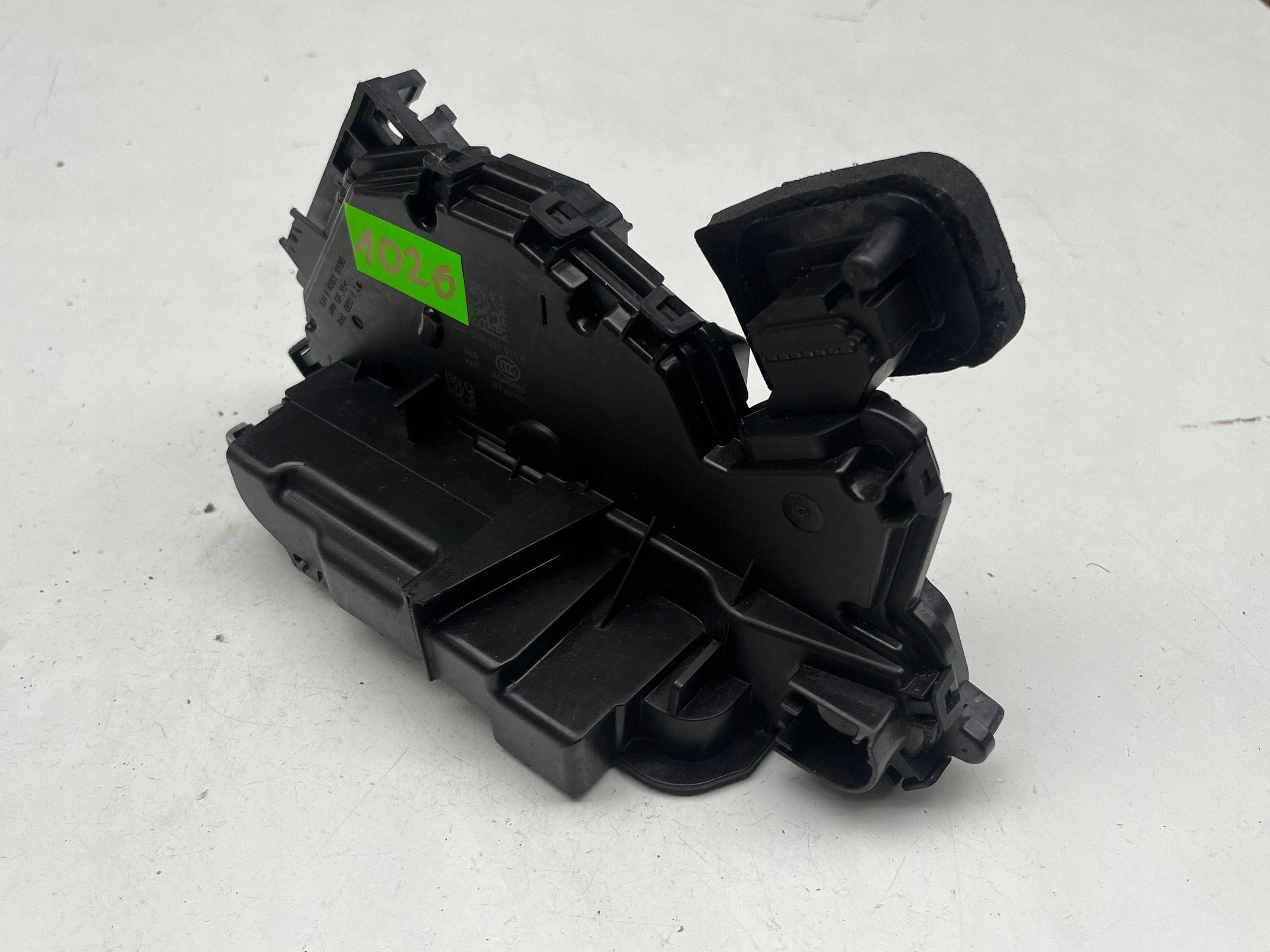 AUDI Q3 F3 lock door left front 5TB837015E @M