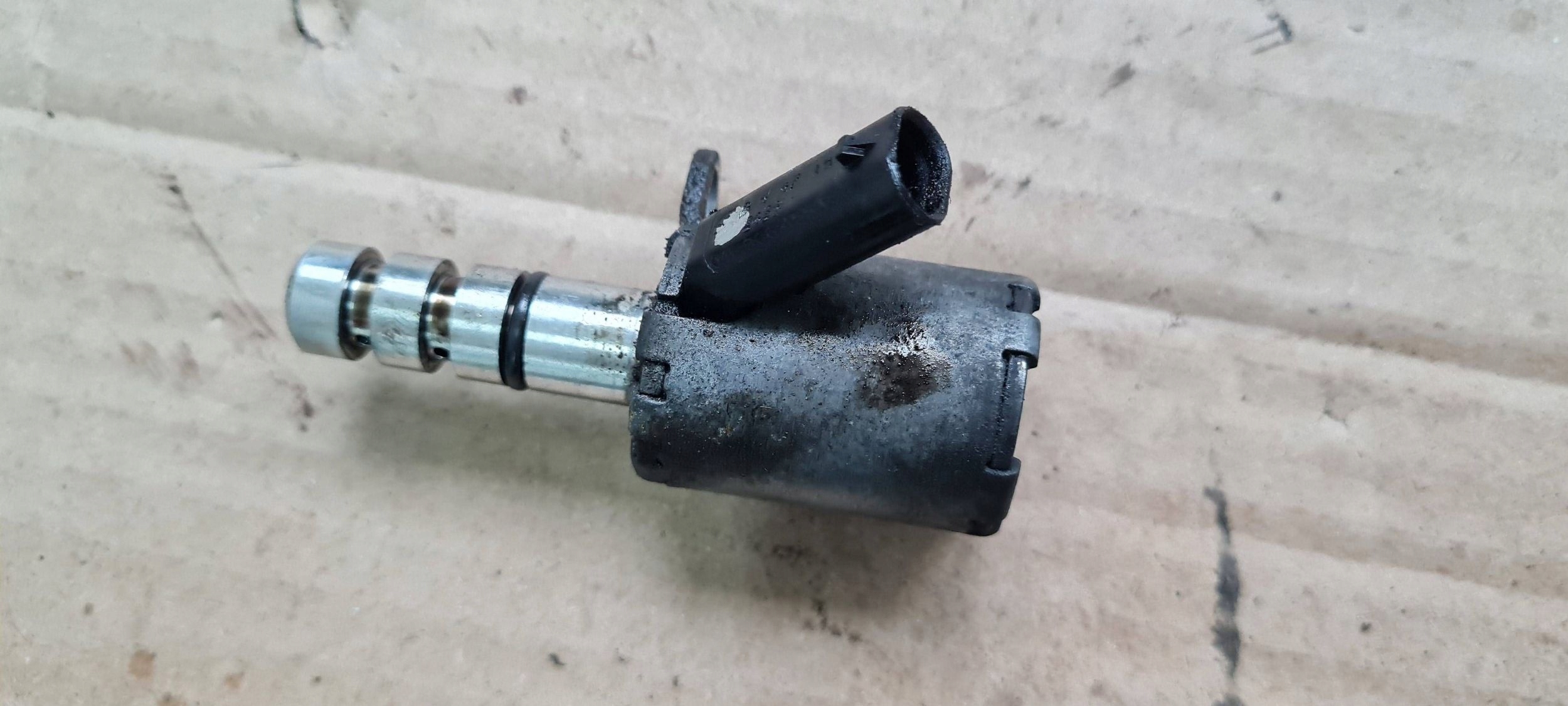 A4 B9 8W sensore pressione olio 2.0 TDI 04L906455B A5 8W Q5 80A A6 C7