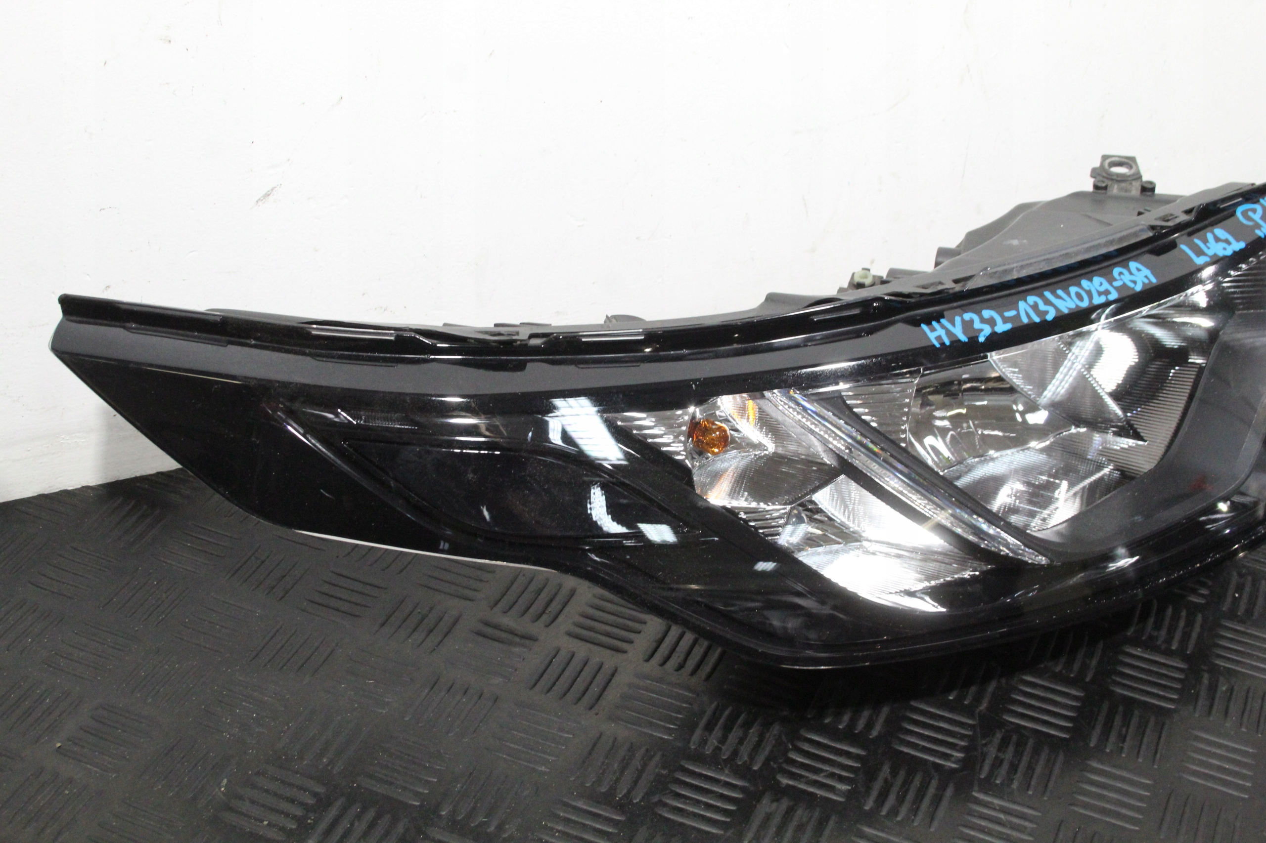 light right front DISCOVERY V 5 L462 HY32-13W029-BA