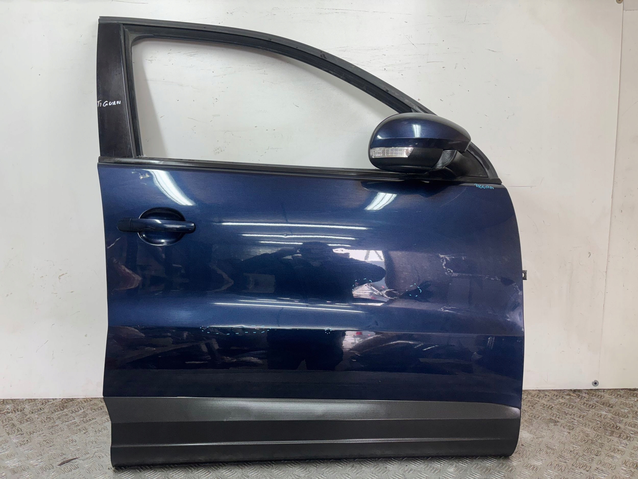 door front front right VW TIGUAN and 5N0 08
