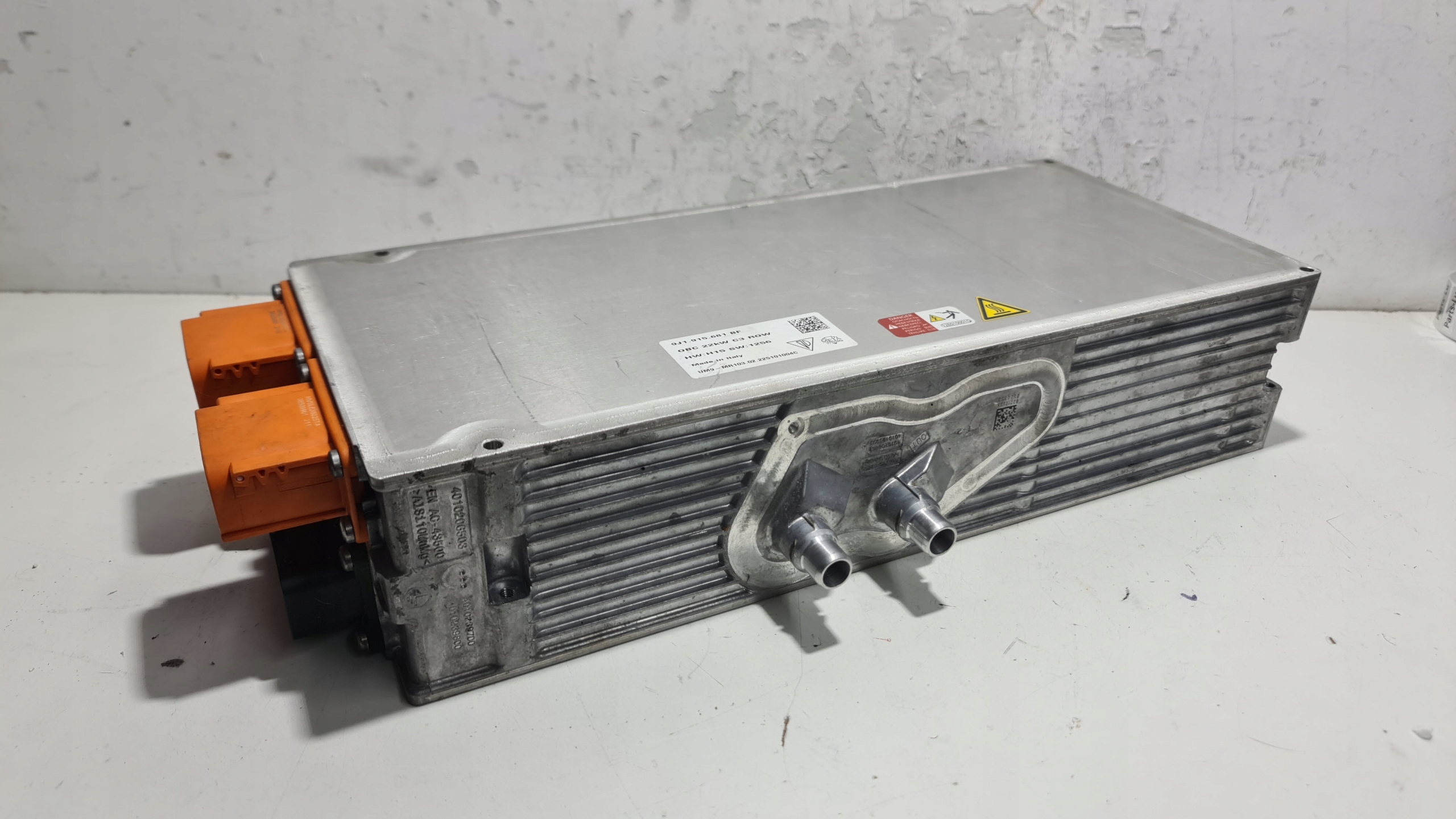 KONWERTER STEROWNIK ŁADOWANIA NAPIĘCIA PORSCHE TAYCAN 9J1915681BF